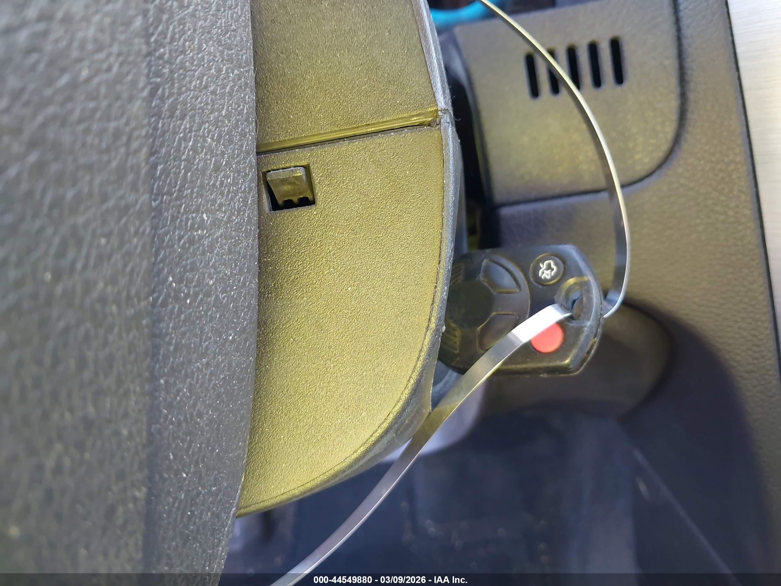 FORD FUSION image 11