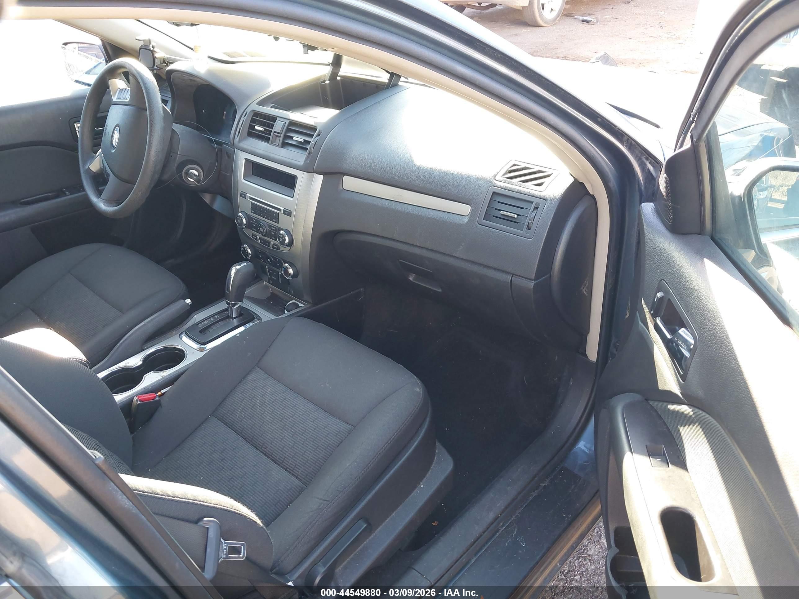 FORD FUSION image 5