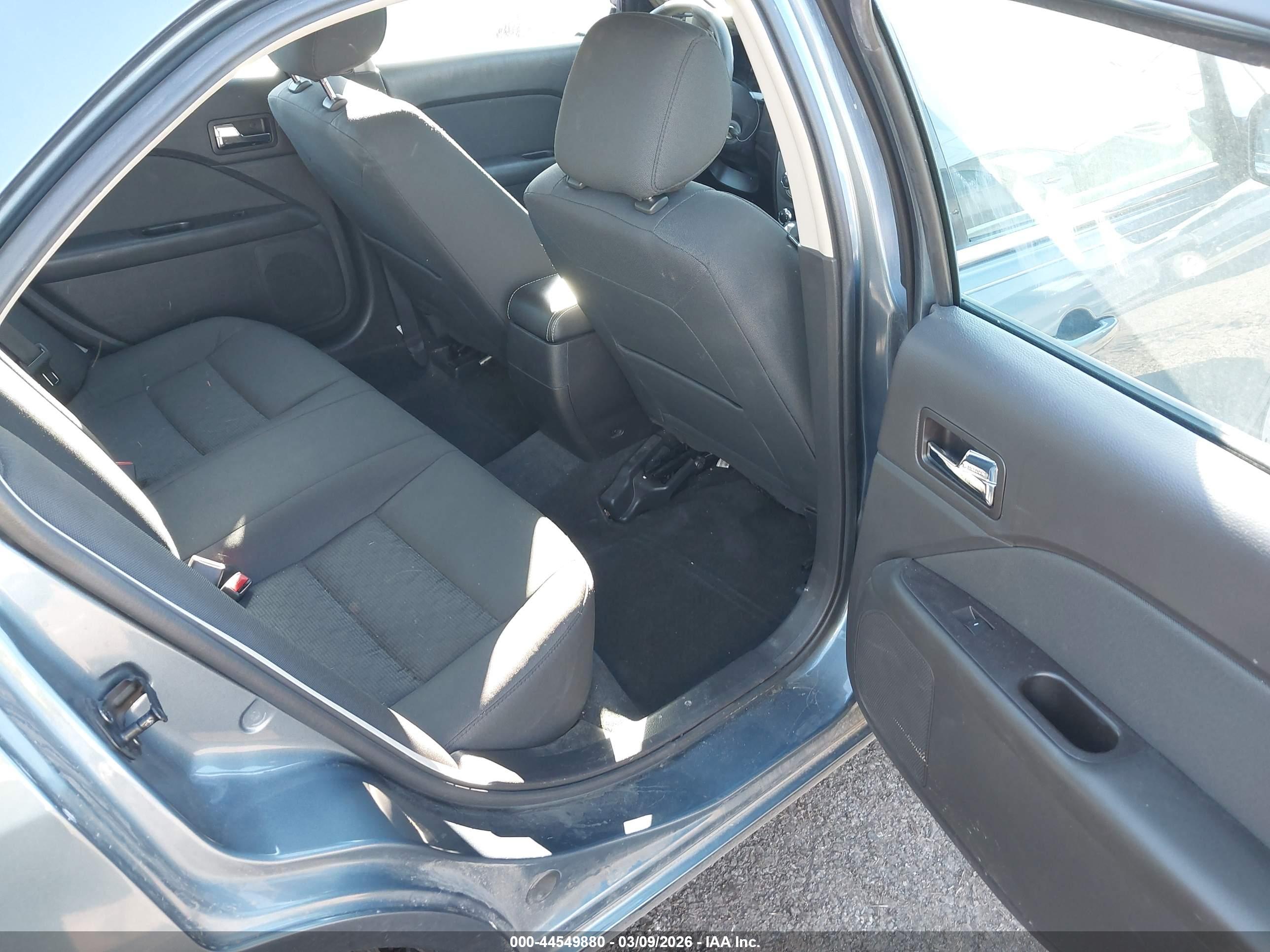 FORD FUSION image 8
