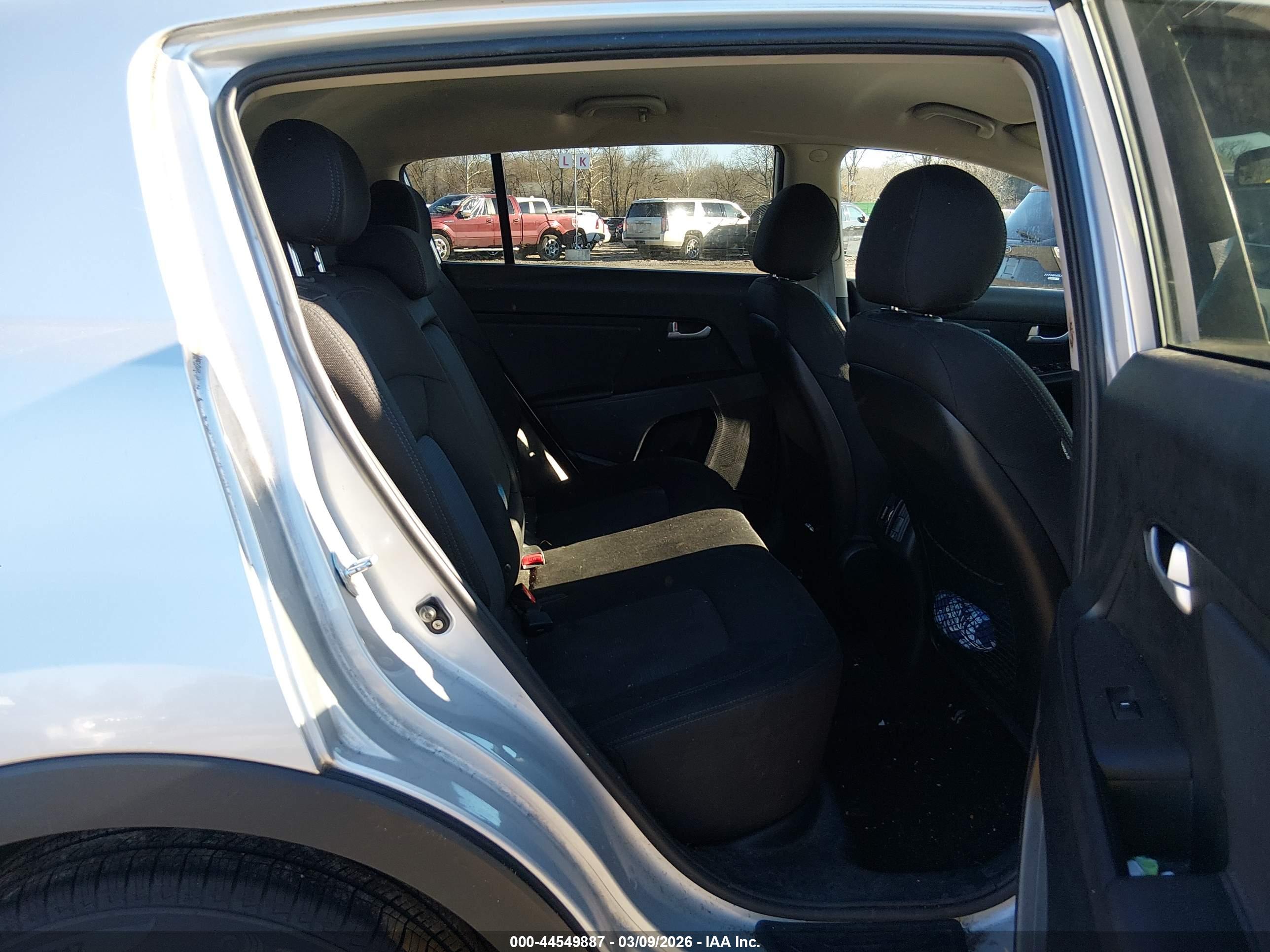 KIA SPORTAGE image 8