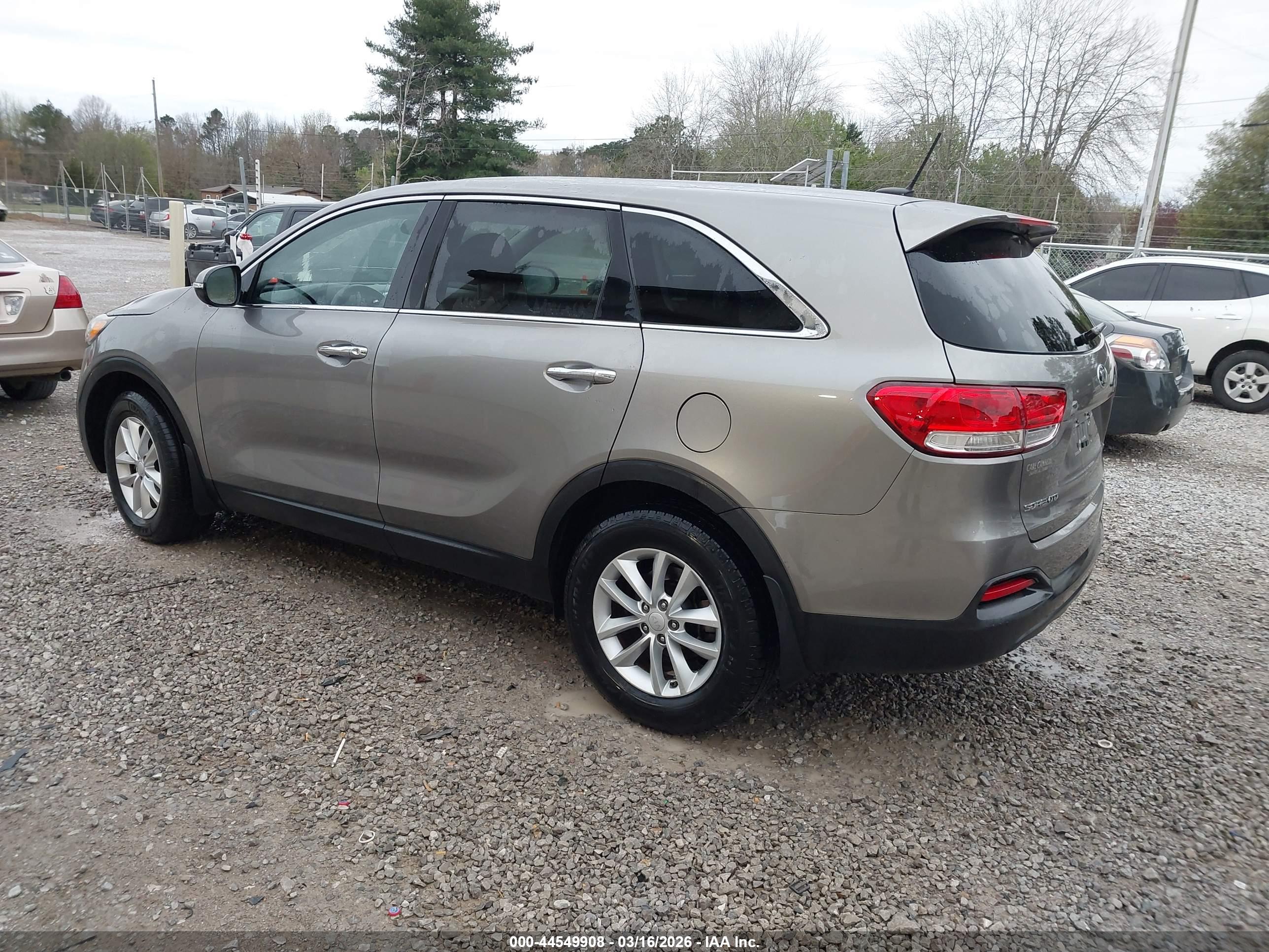 KIA SORENTO image 3