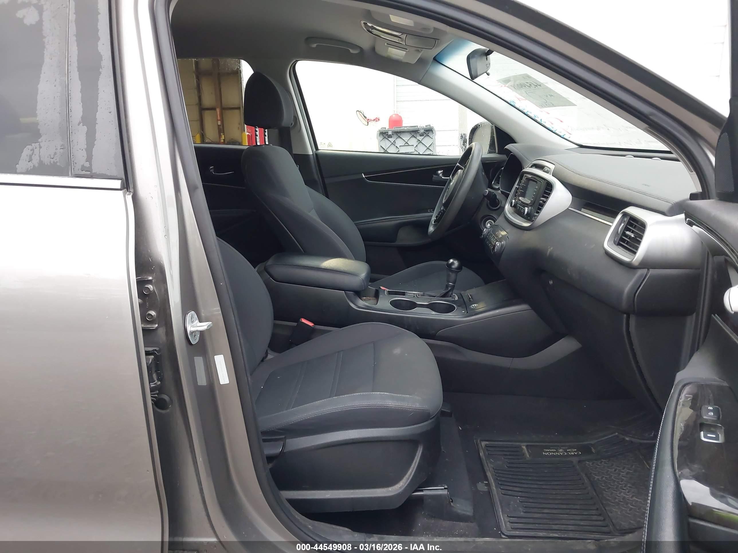 KIA SORENTO image 5