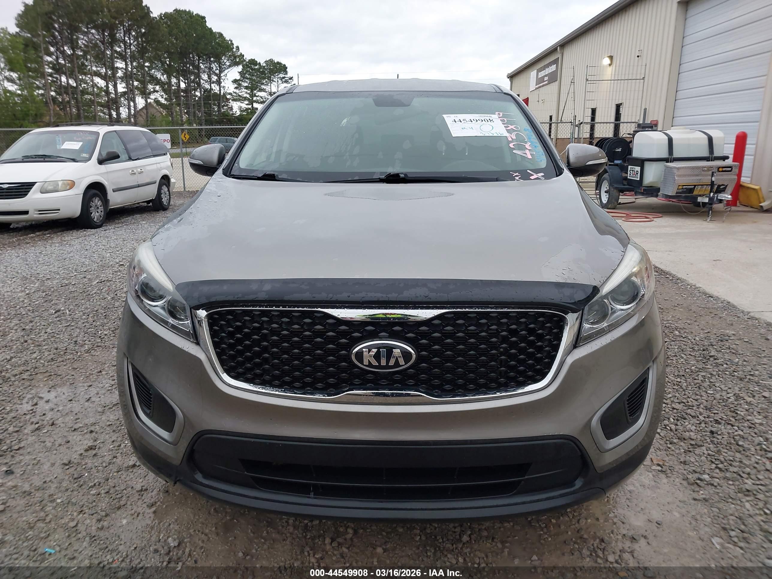 KIA SORENTO image 6
