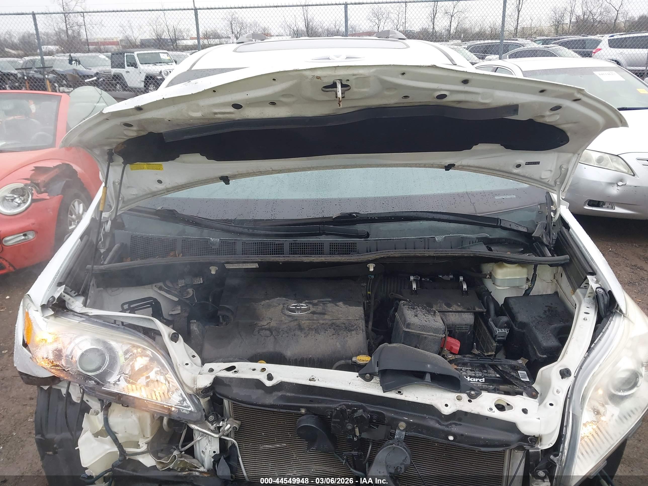 TOYOTA SIENNA image 10