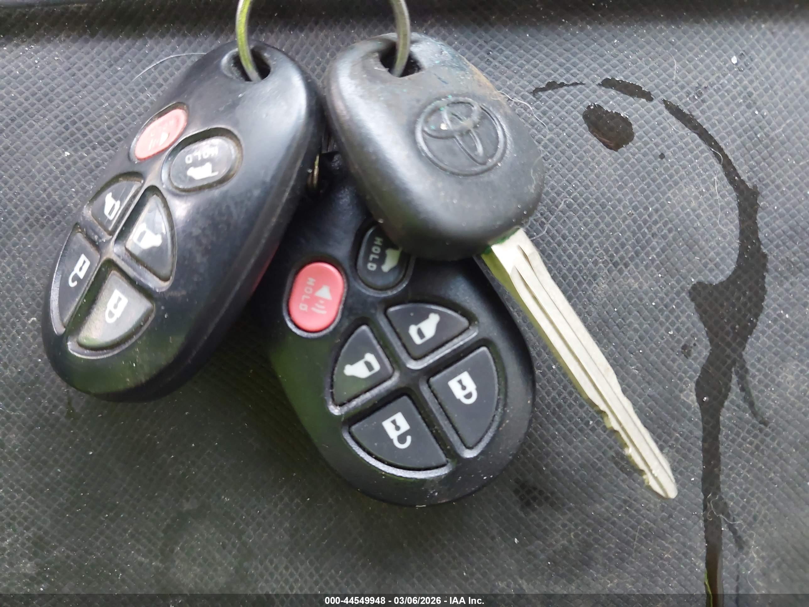 TOYOTA SIENNA image 11