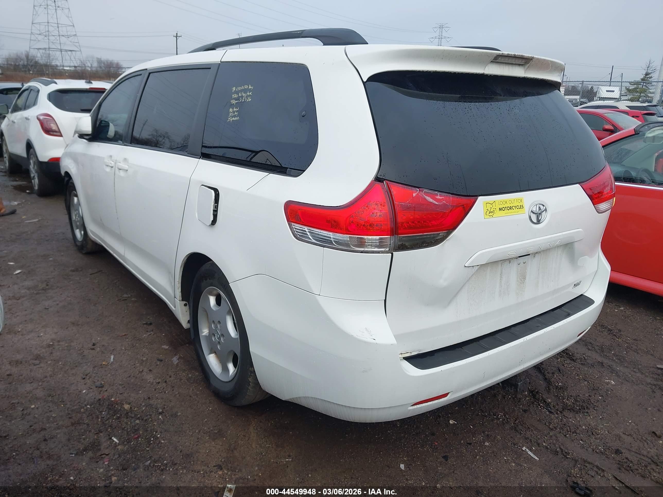 TOYOTA SIENNA image 3