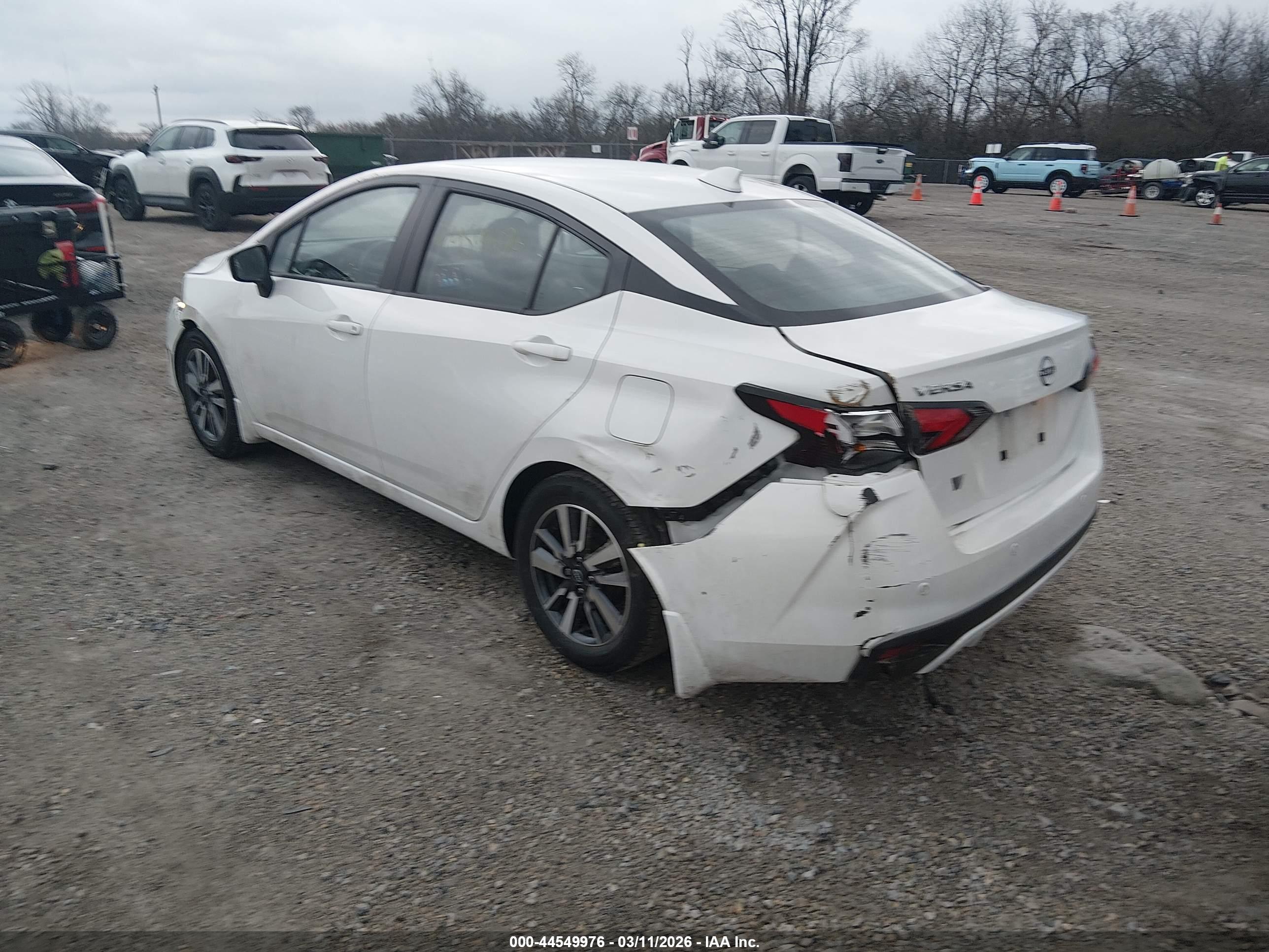 NISSAN VERSA image 3
