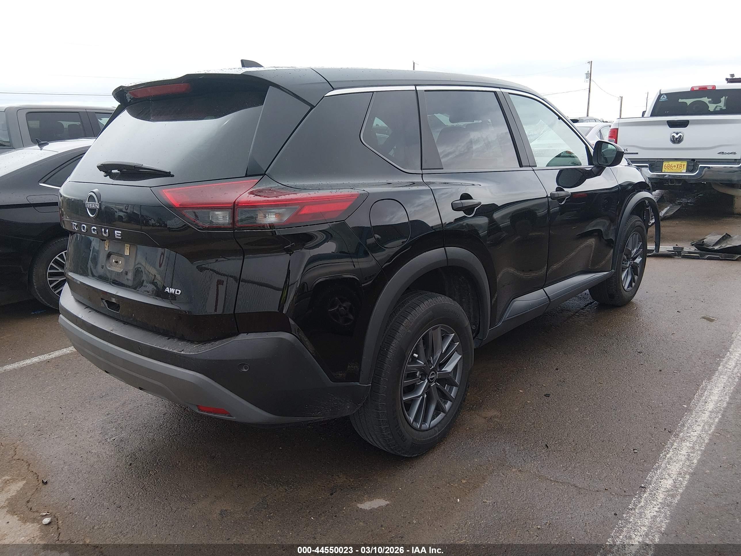NISSAN ROGUE image 4