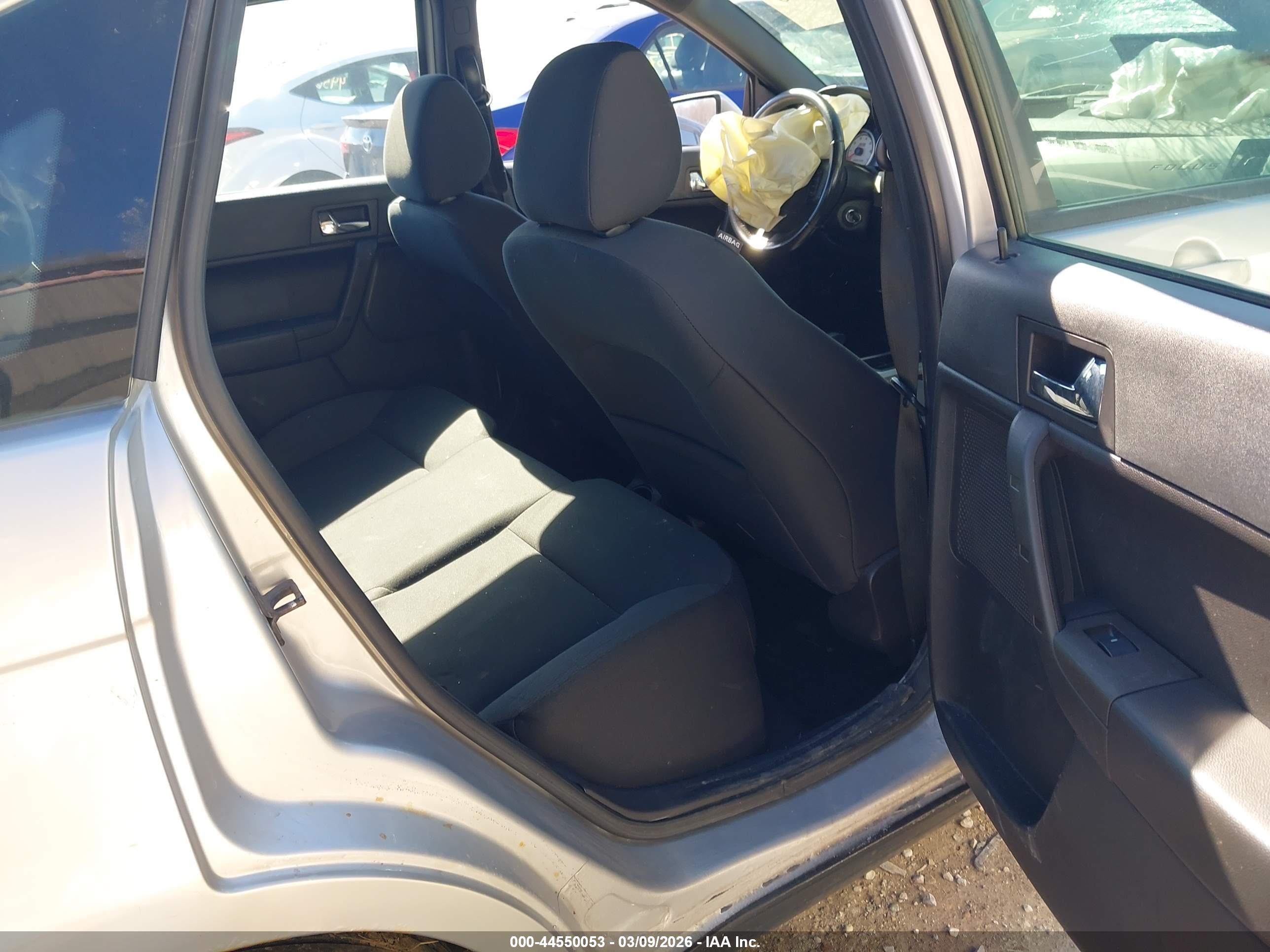 FORD FOCUS image 8