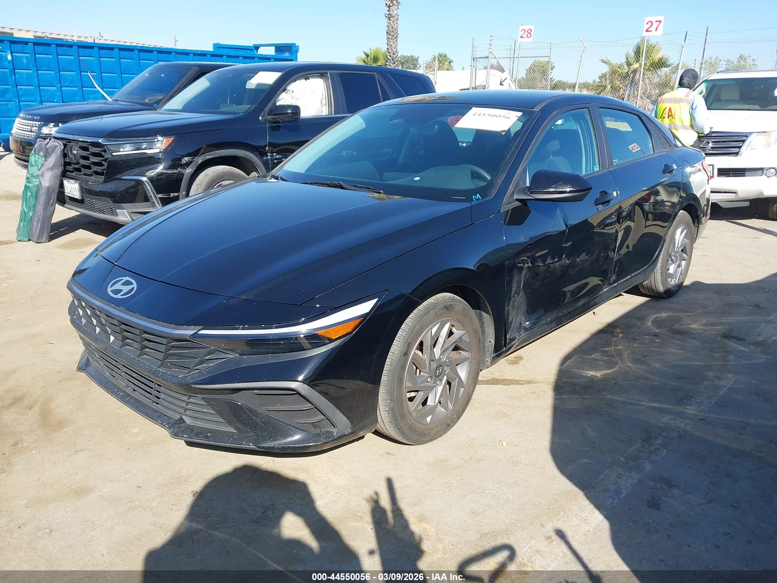 HYUNDAI ELANTRA image 2