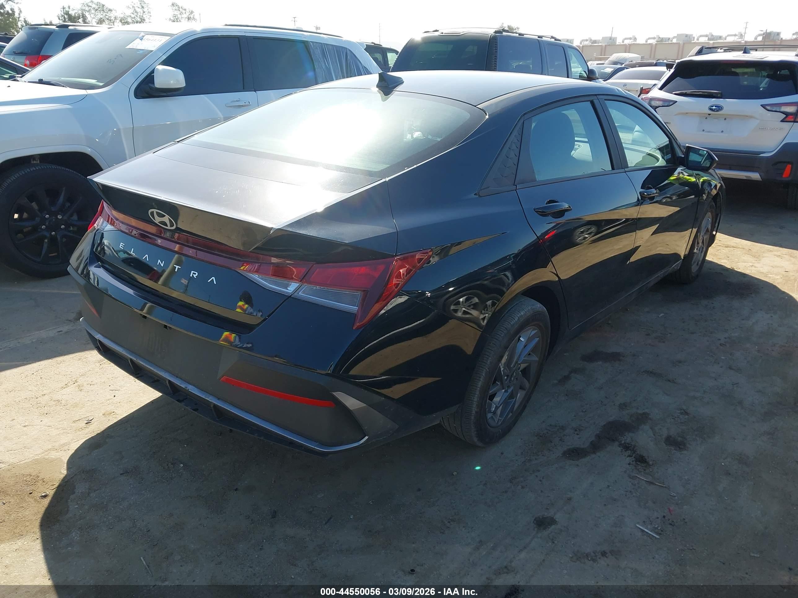 HYUNDAI ELANTRA image 4