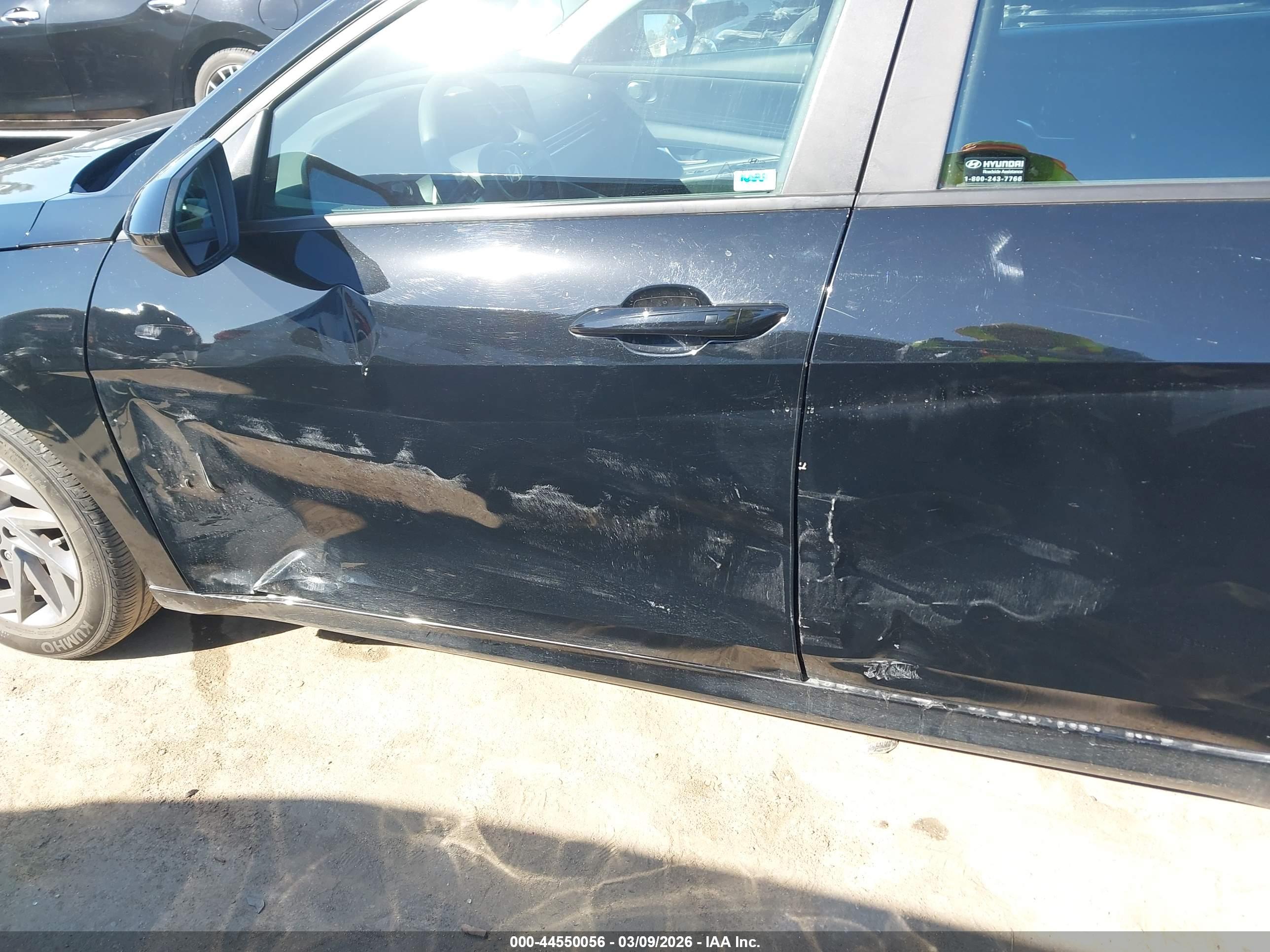 HYUNDAI ELANTRA image 6