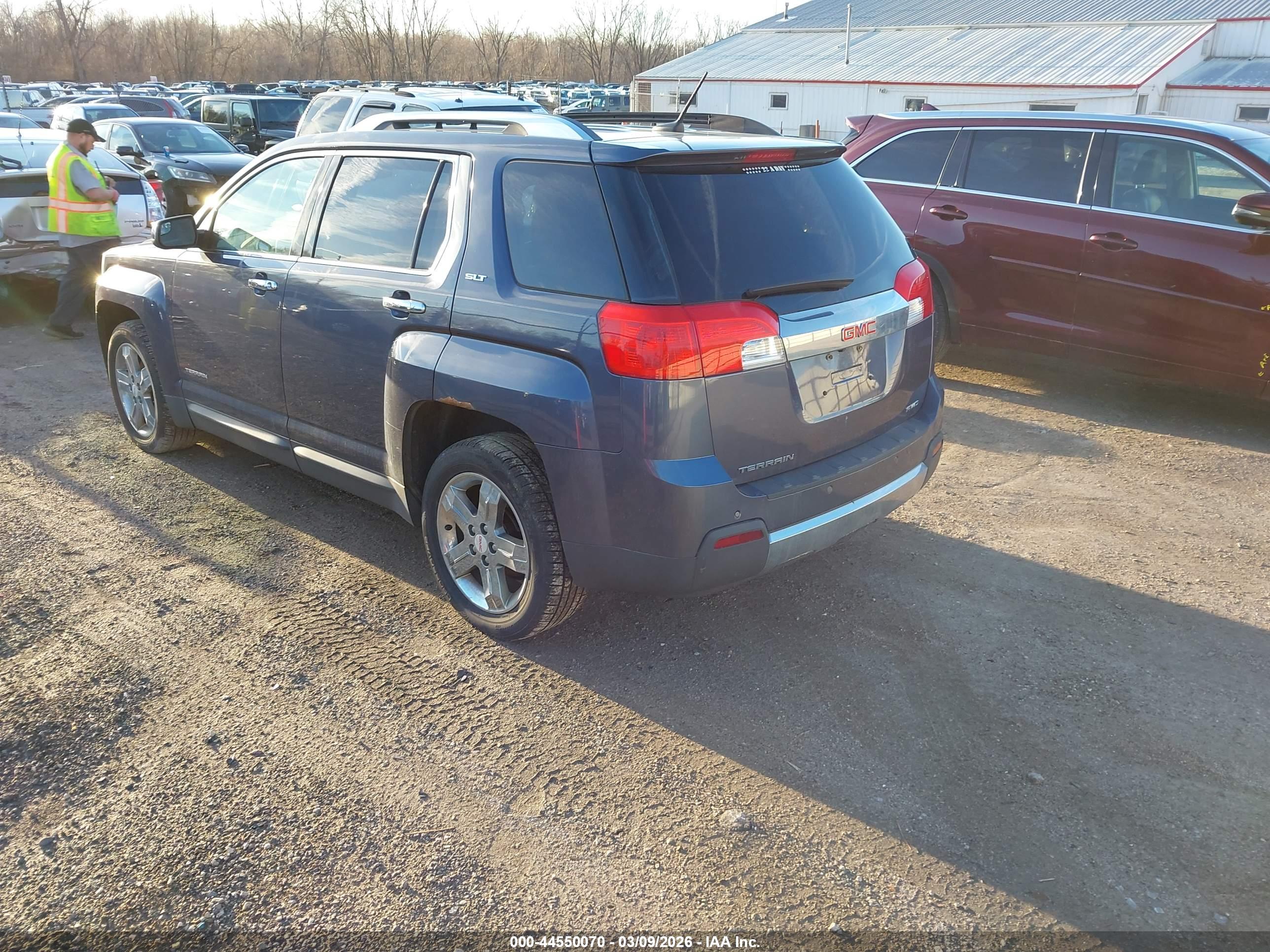 GMC TERRAIN image 3