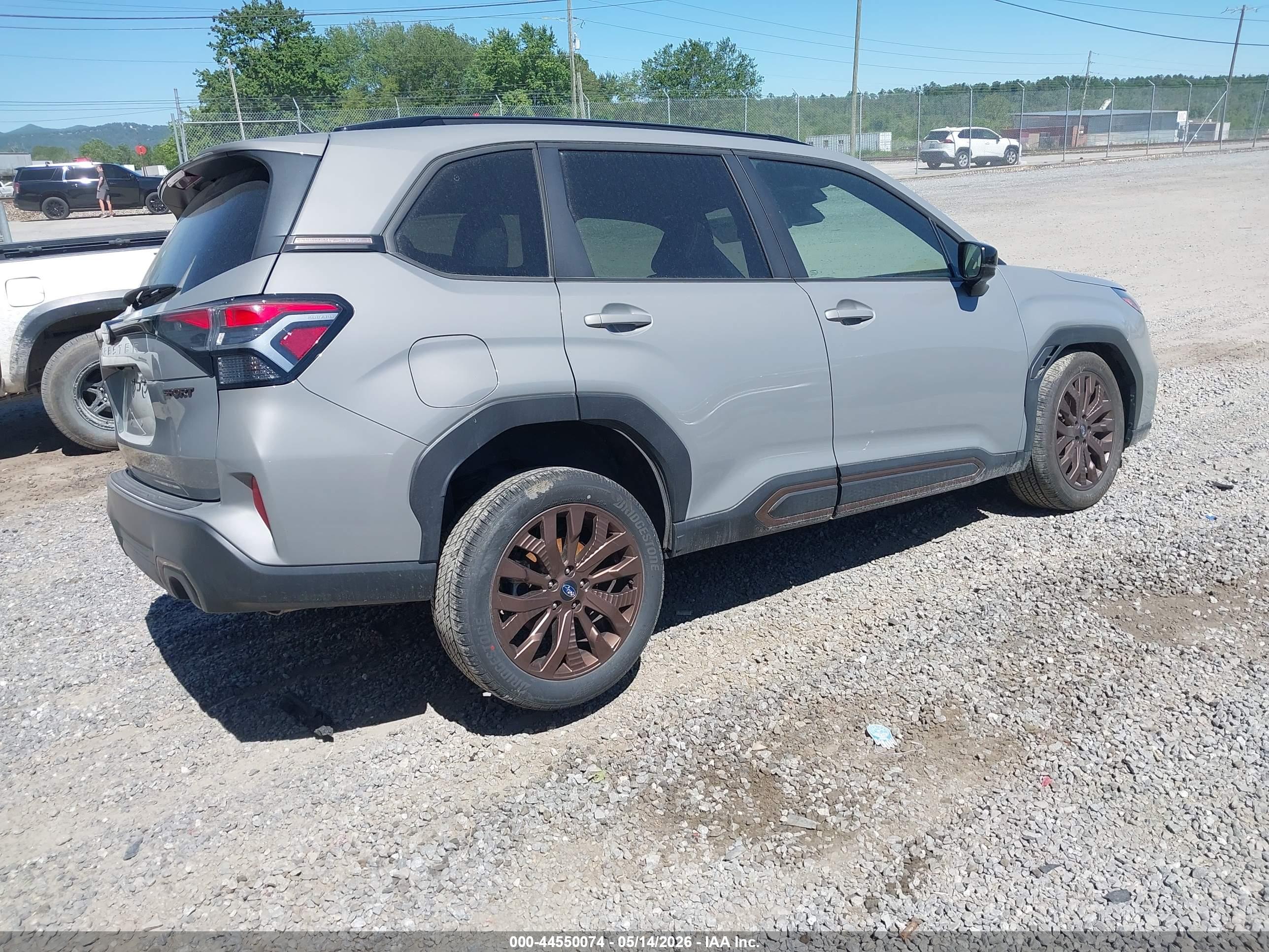 SUBARU FORESTER image 4