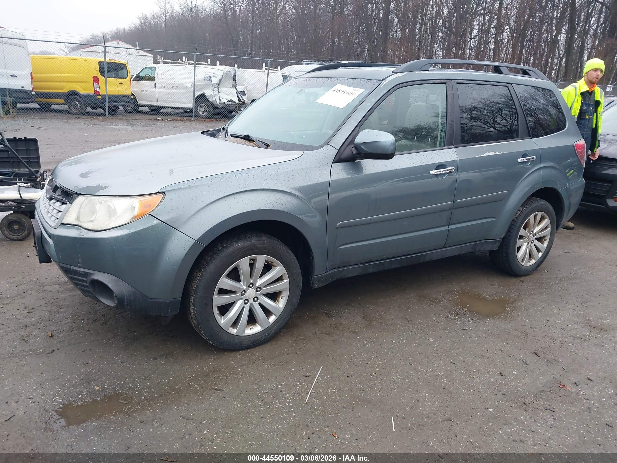 SUBARU FORESTER image 2