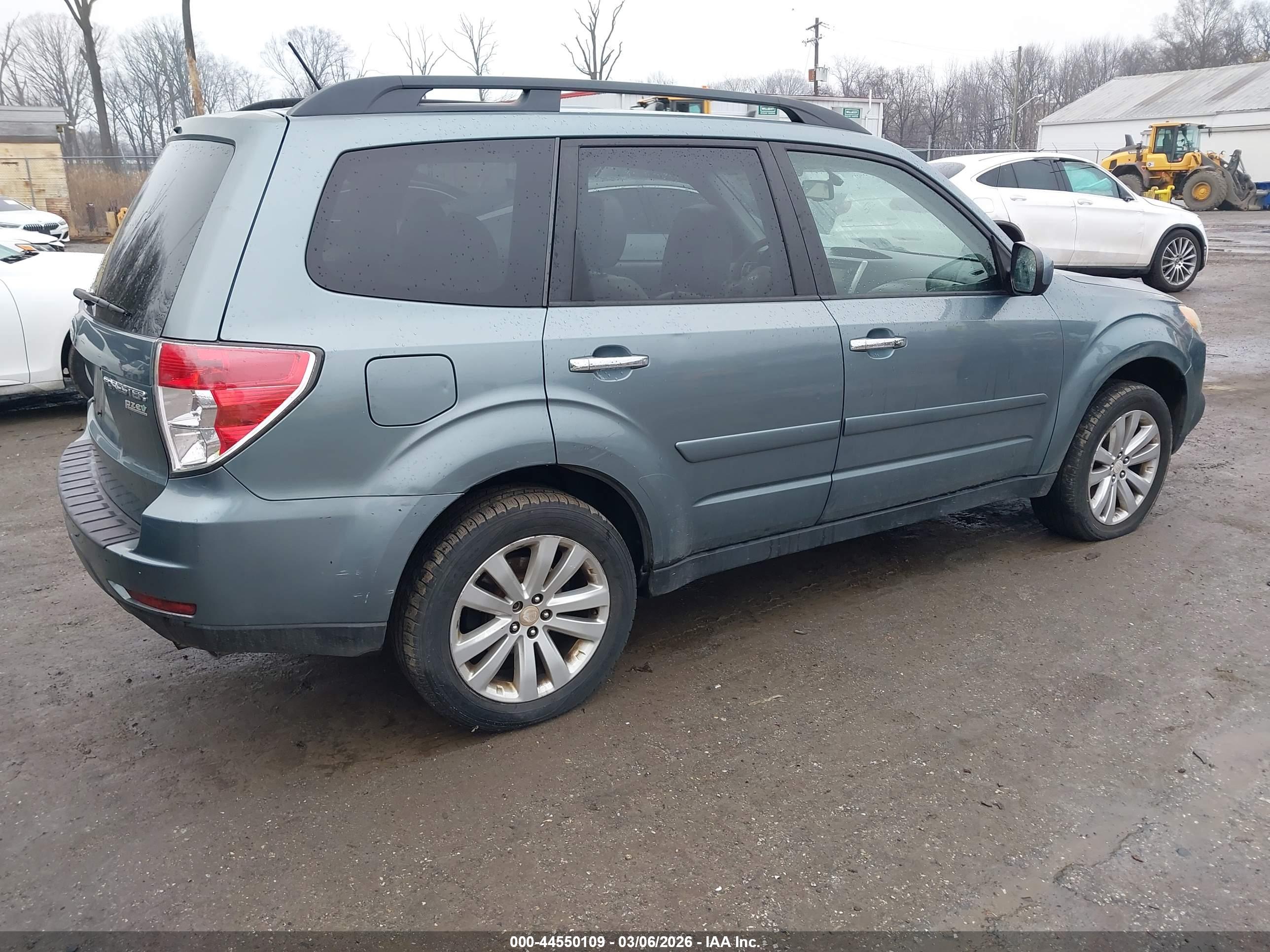 SUBARU FORESTER image 4