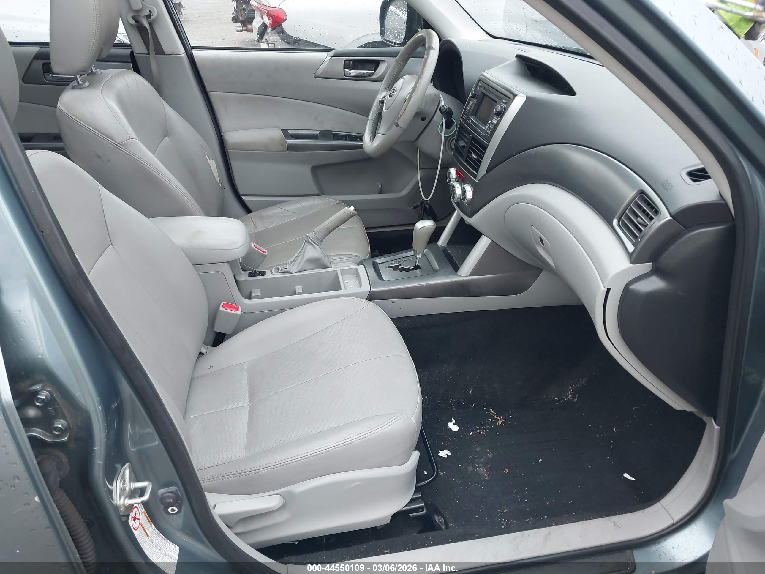 SUBARU FORESTER image 5