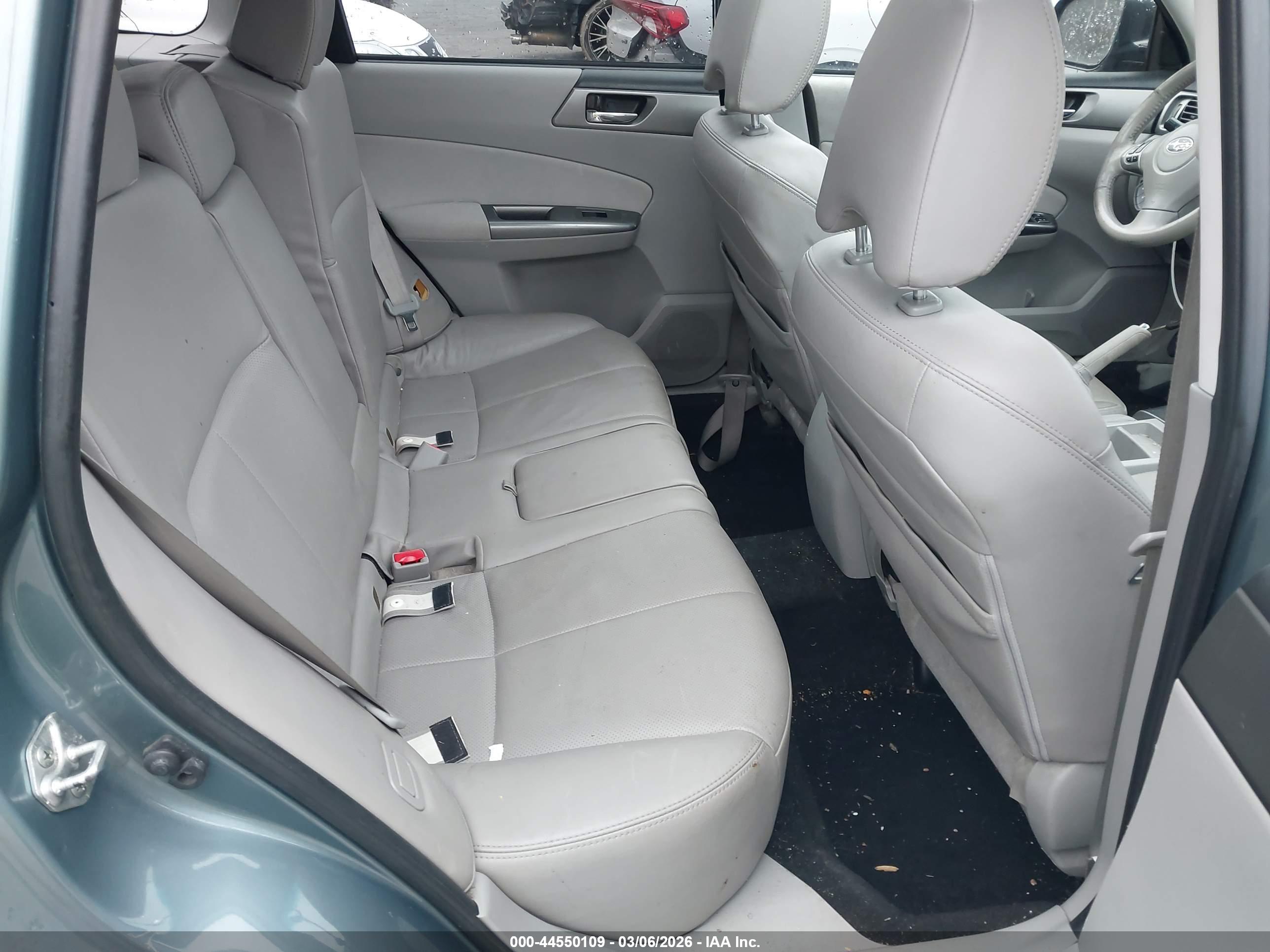 SUBARU FORESTER image 8