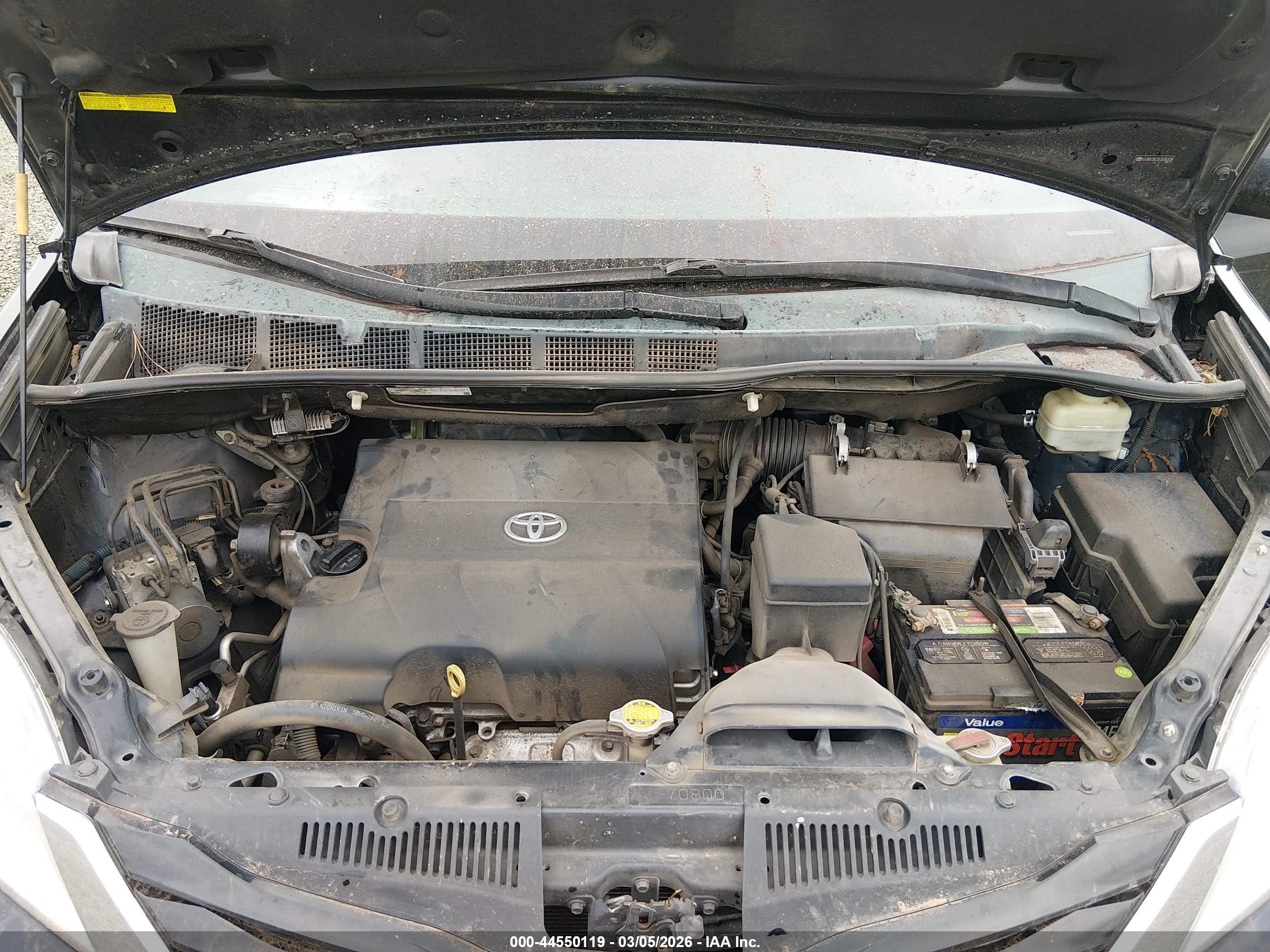 TOYOTA SIENNA image 10