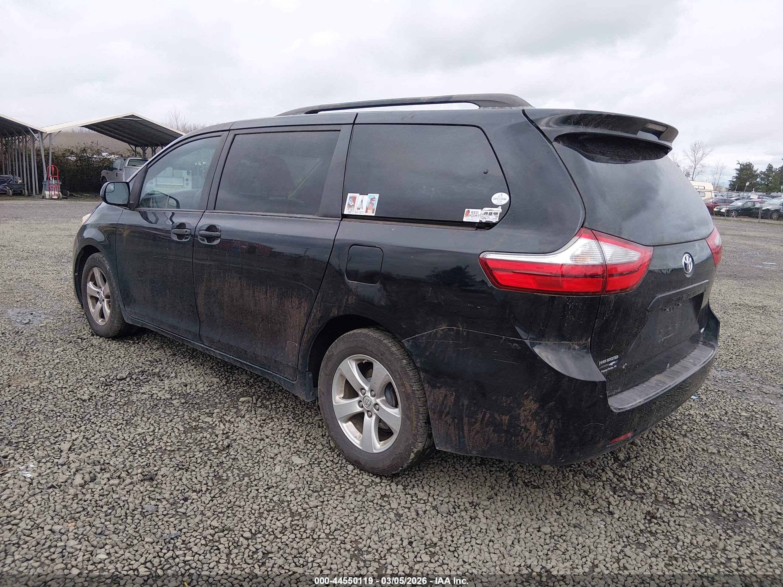TOYOTA SIENNA image 3