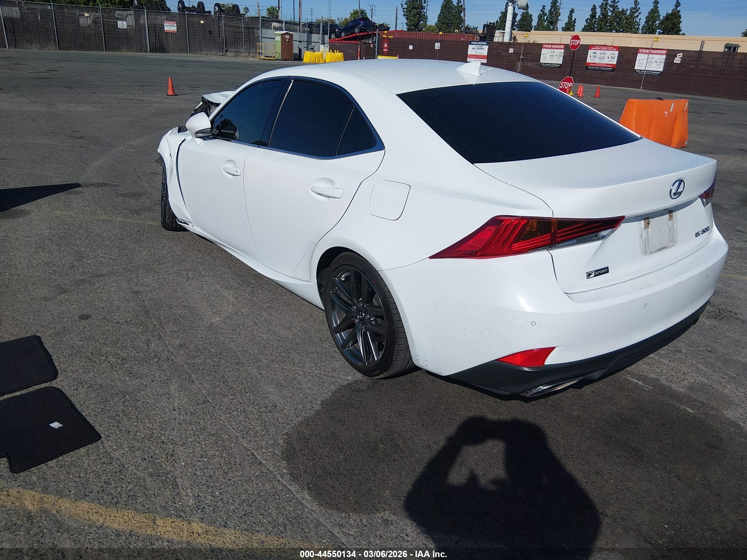 LEXUS IS image 3