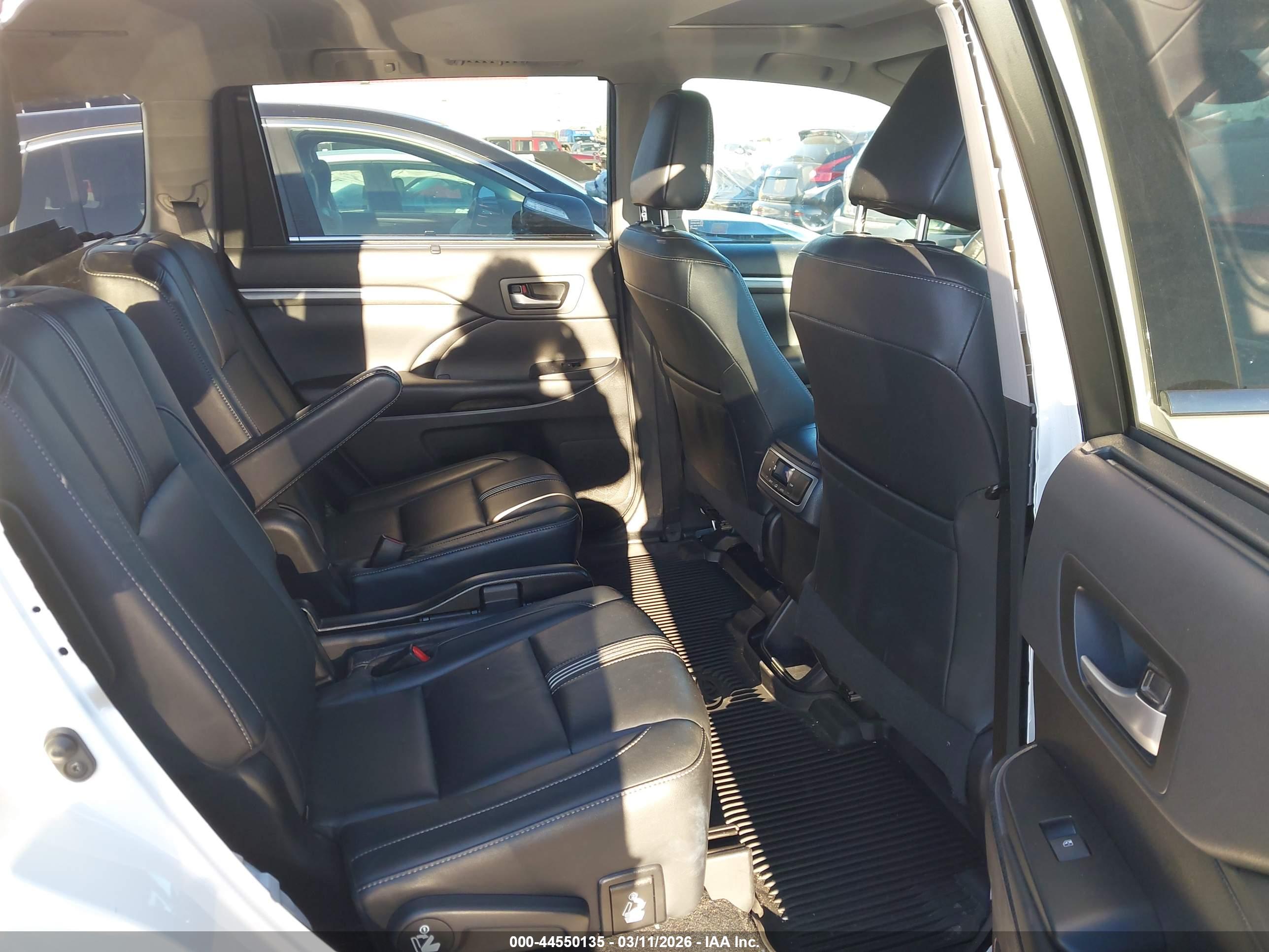 TOYOTA HIGHLANDER image 8