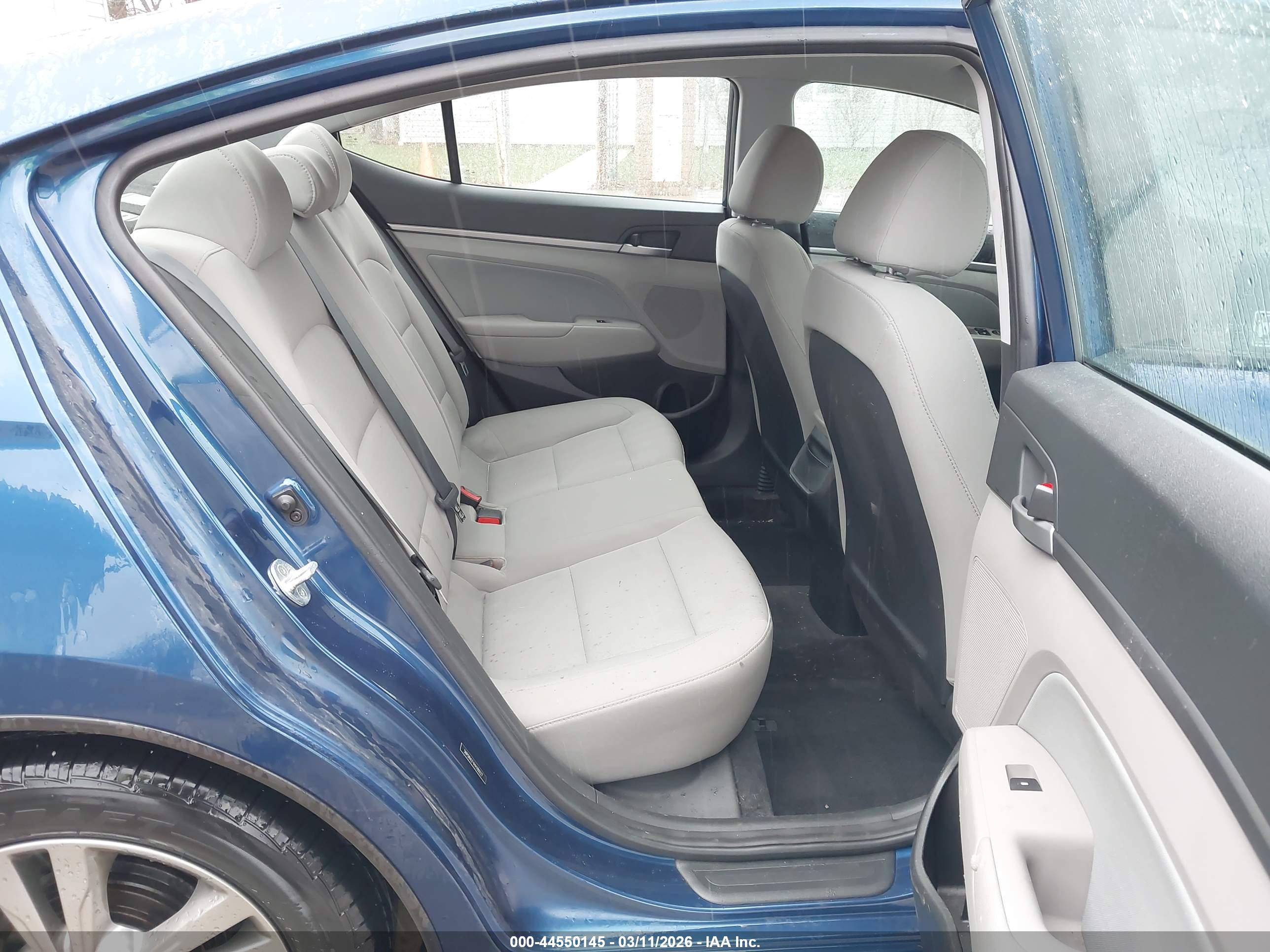 HYUNDAI ELANTRA image 8