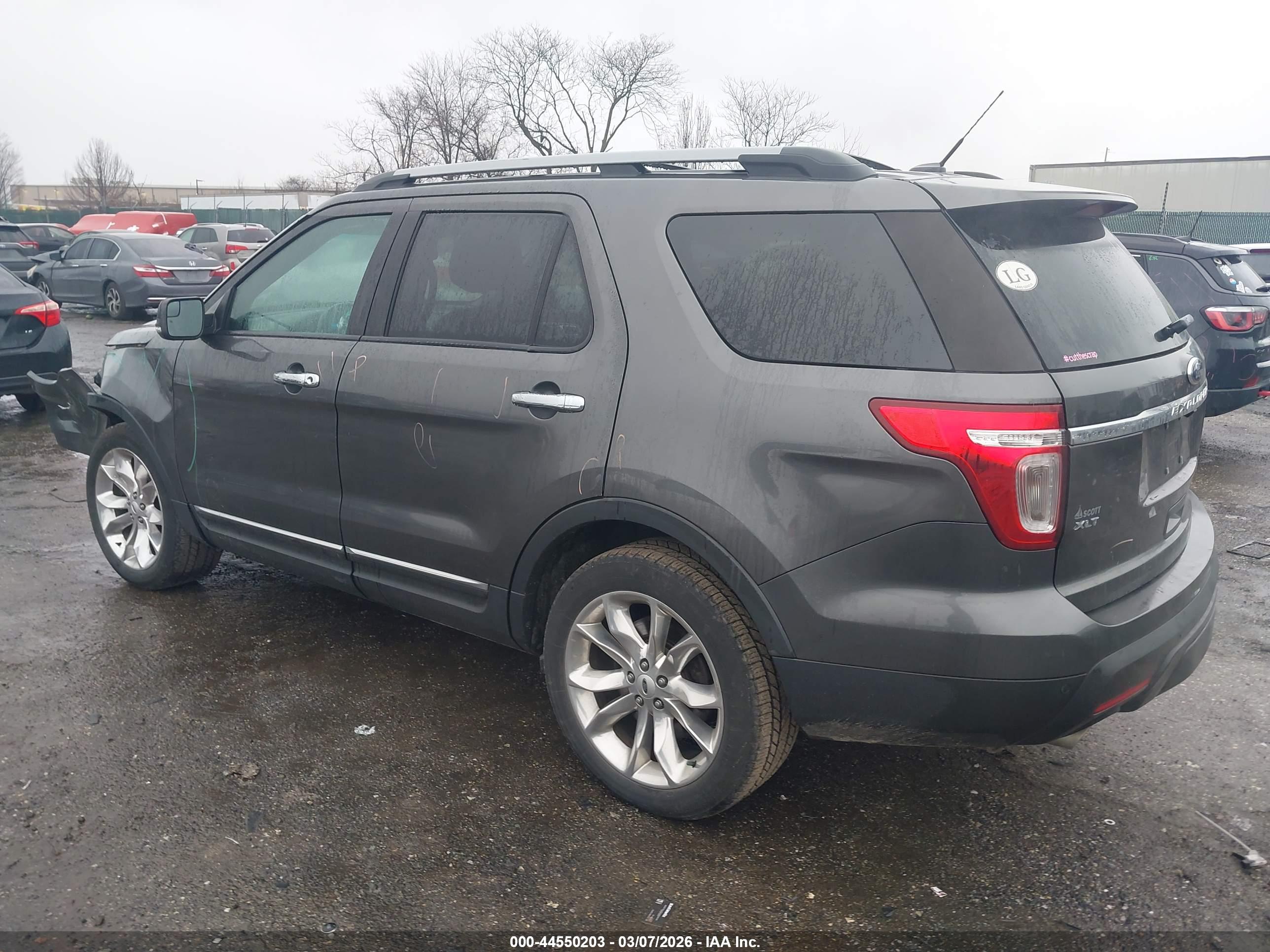 FORD EXPLORER image 3
