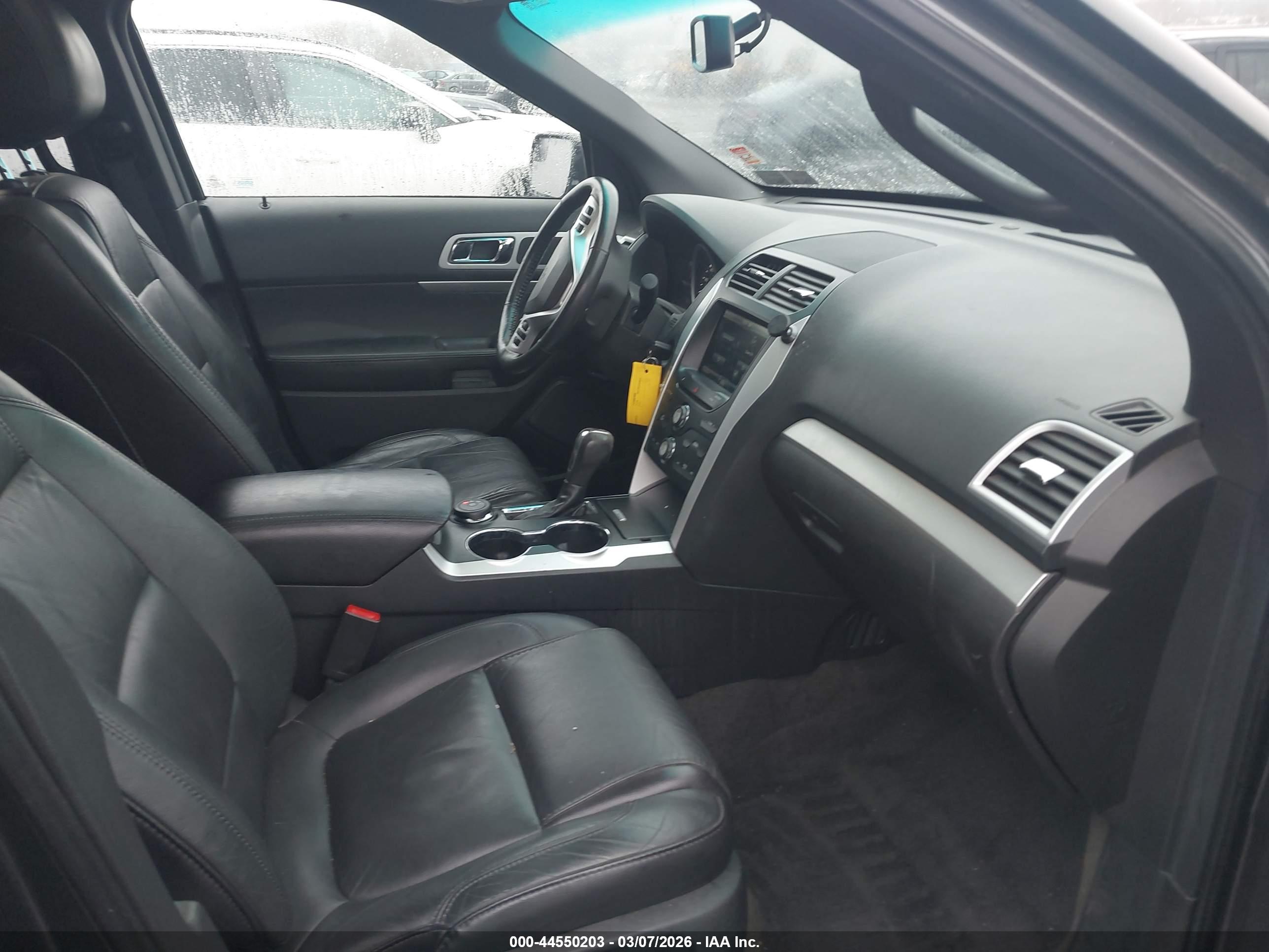 FORD EXPLORER image 5