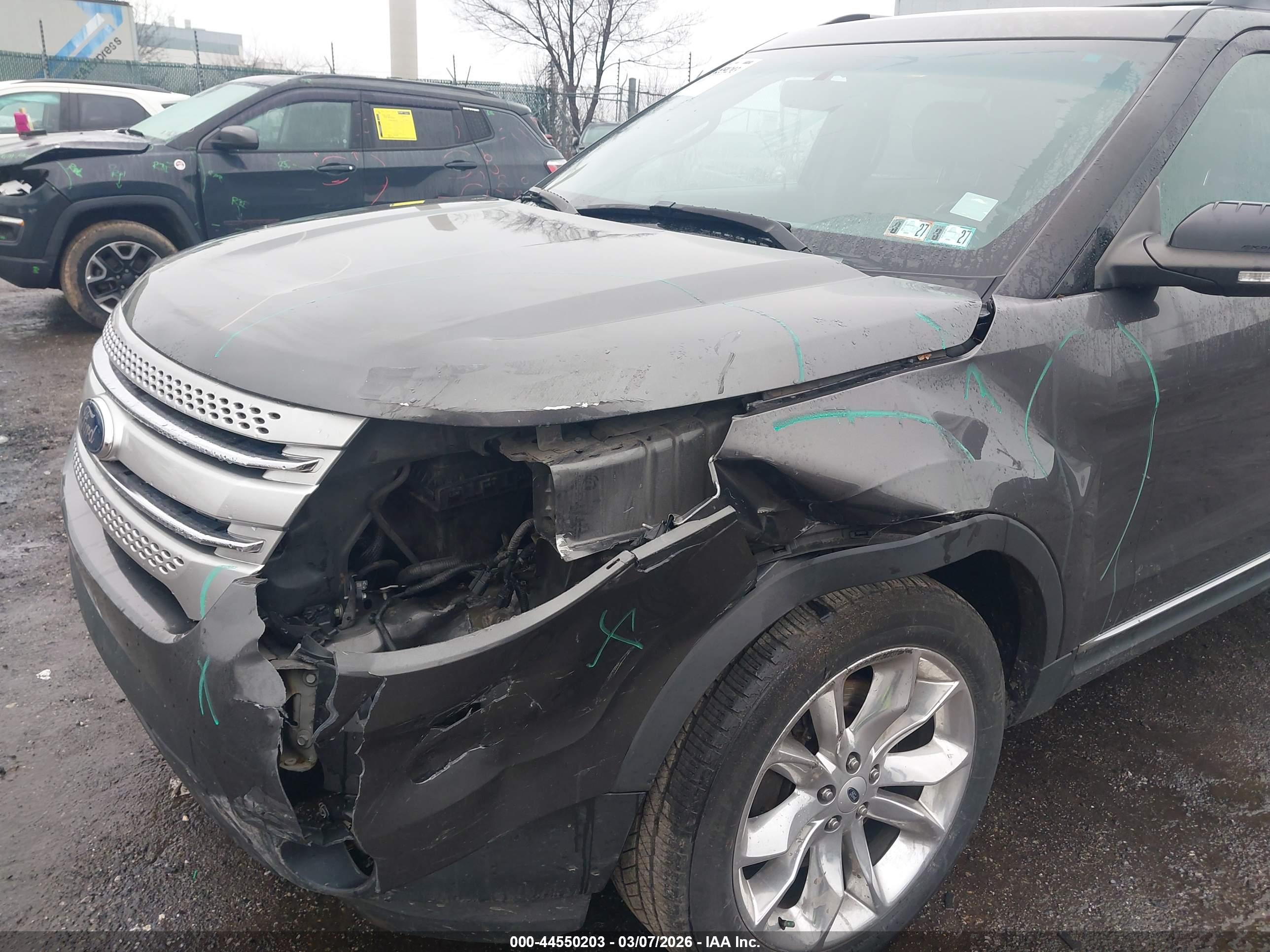 FORD EXPLORER image 6