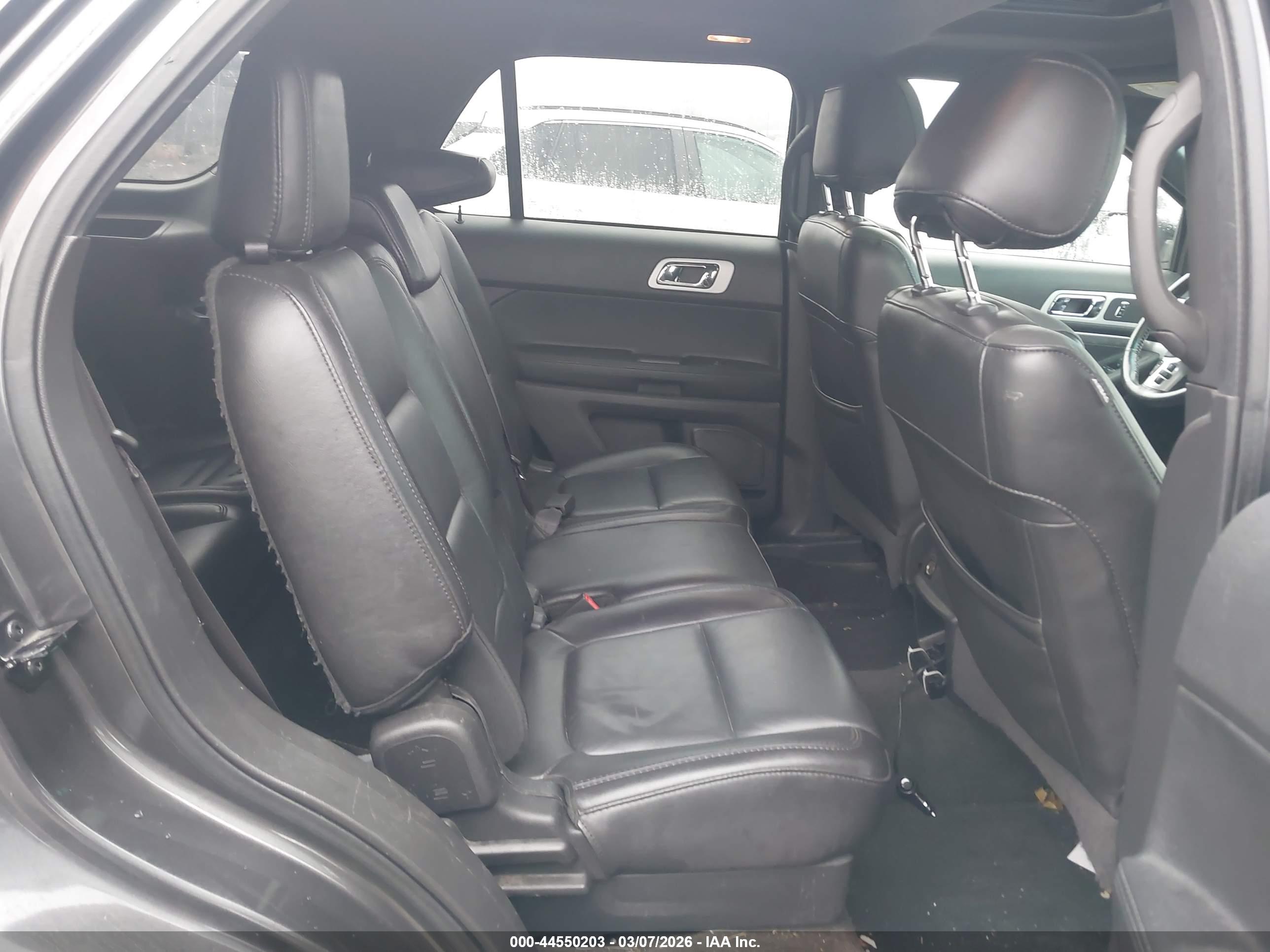 FORD EXPLORER image 8