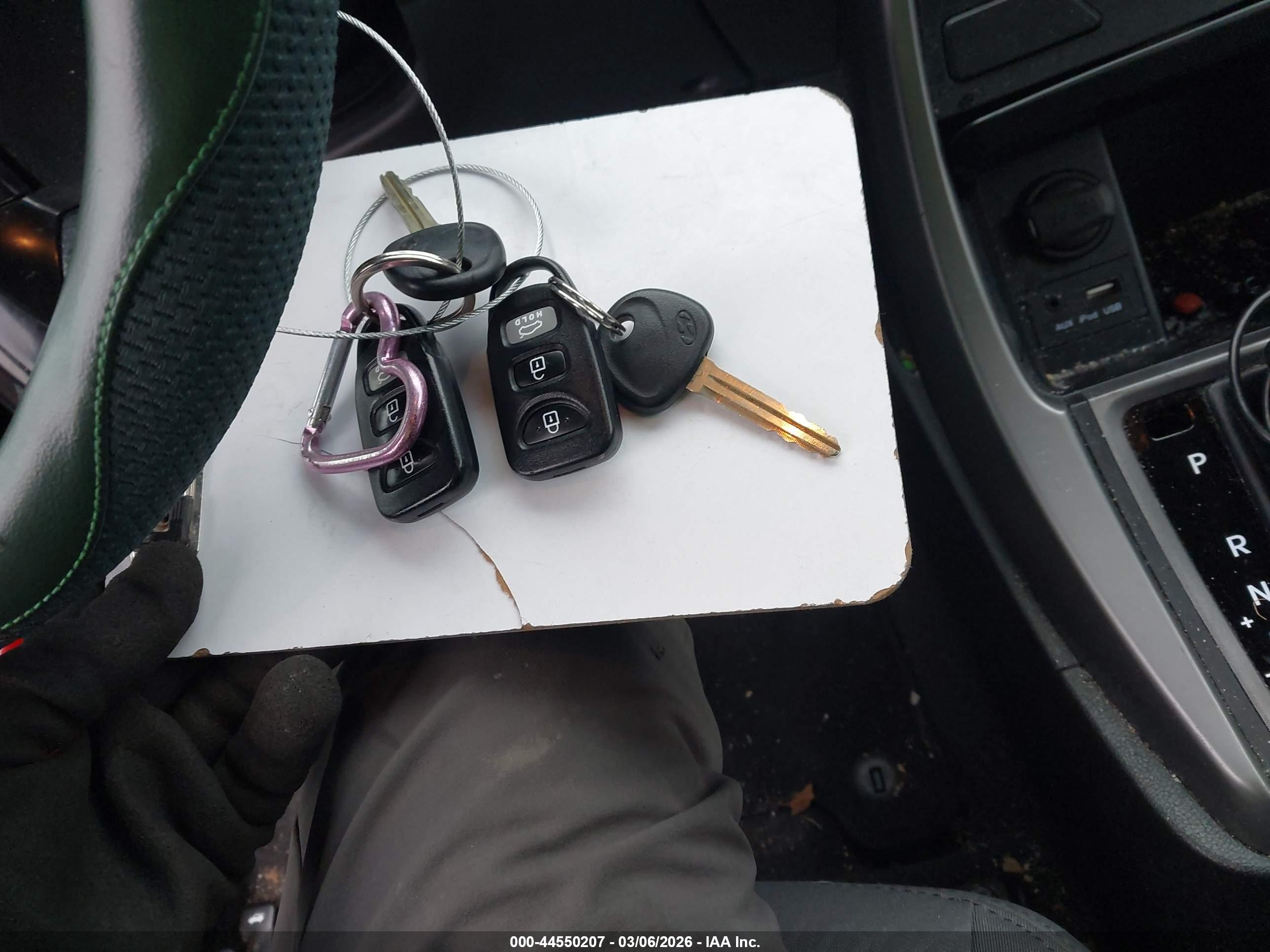 HYUNDAI ELANTRA image 11