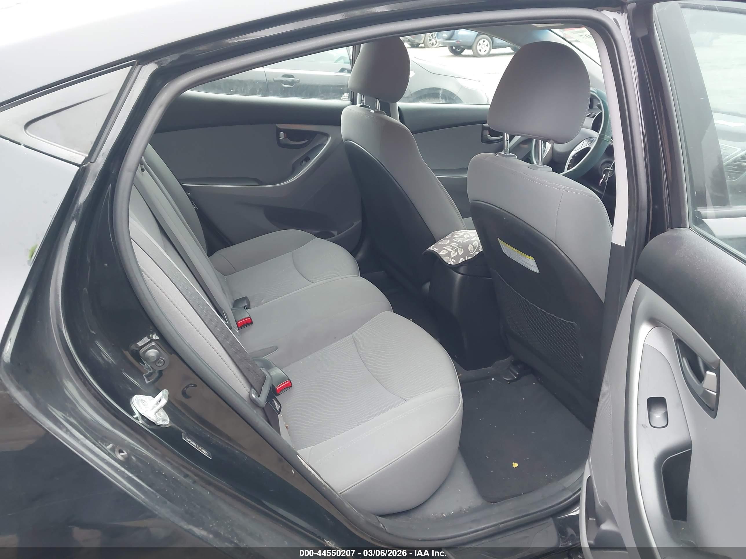 HYUNDAI ELANTRA image 8