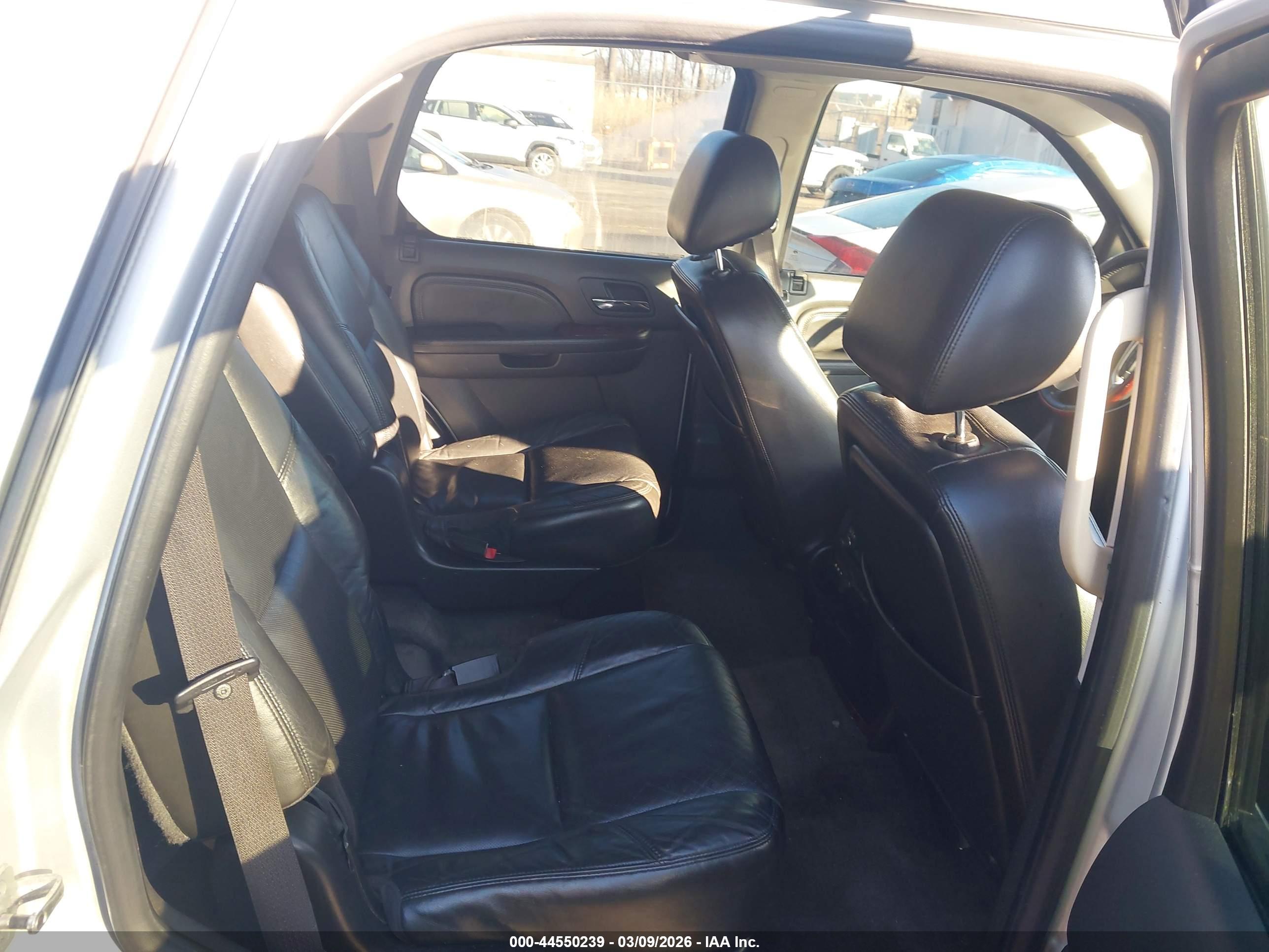 CADILLAC ESCALADE image 8