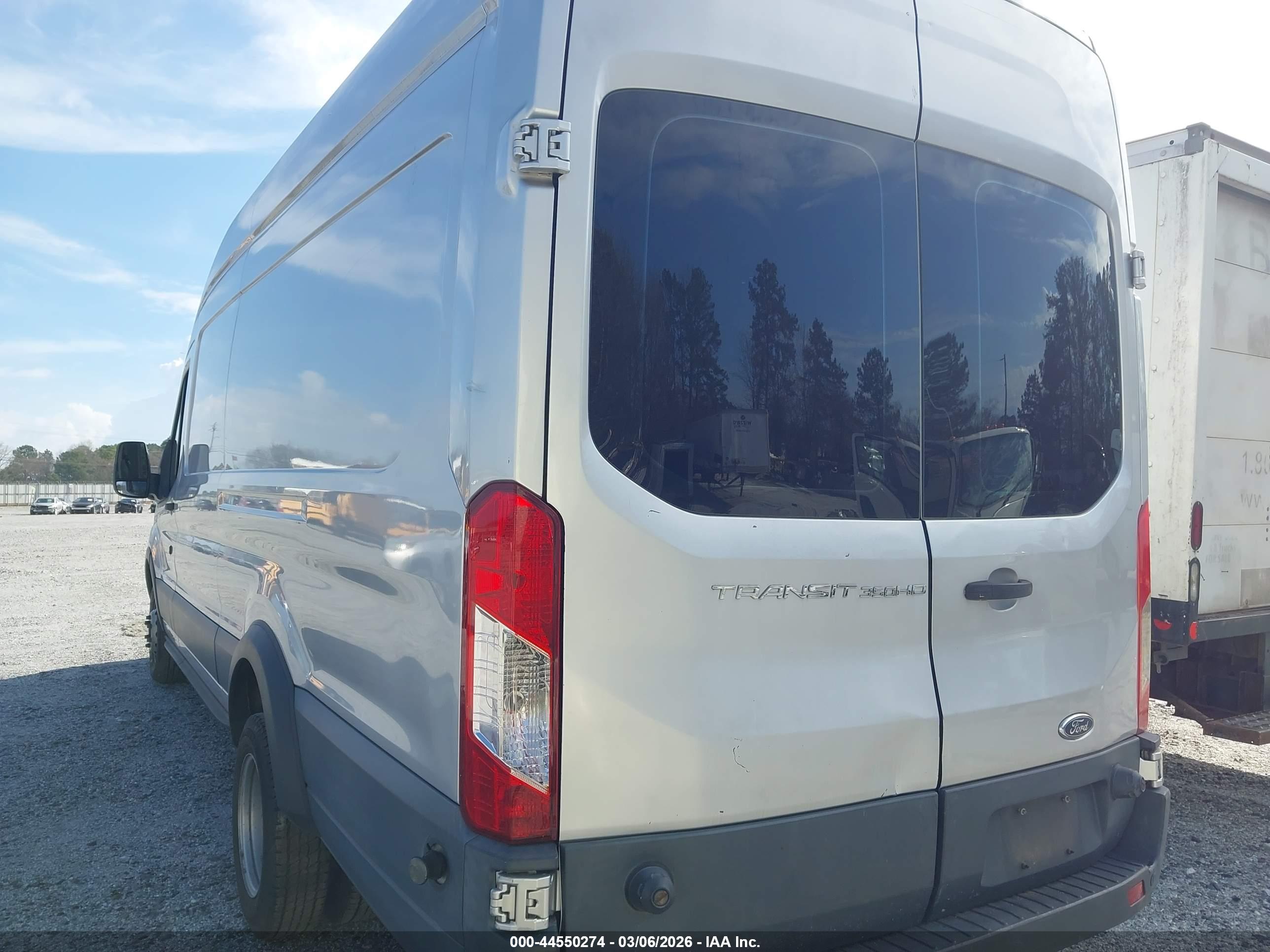 FORD TRANSIT-350 image 3