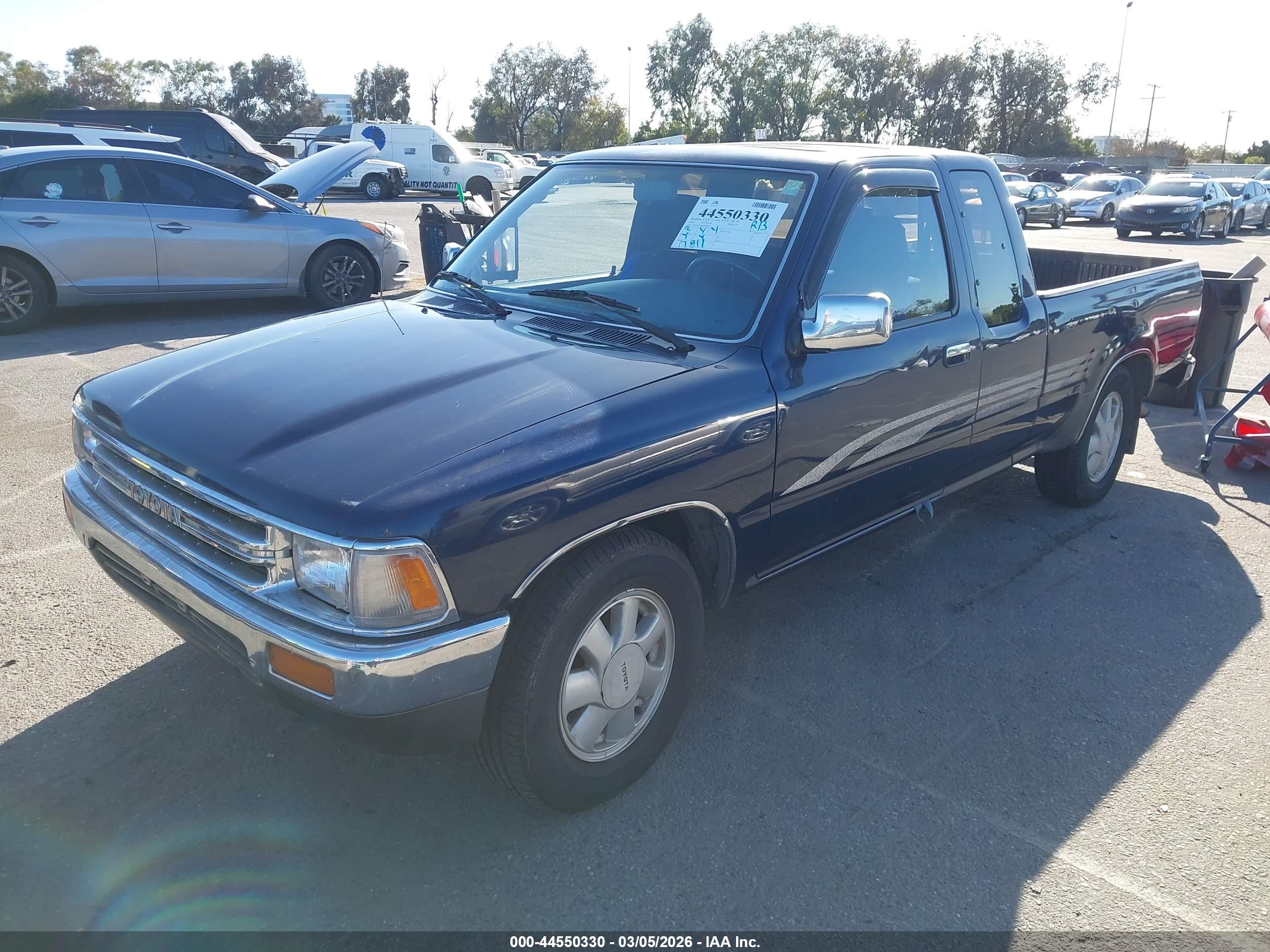 TOYOTA PICKUP image 2