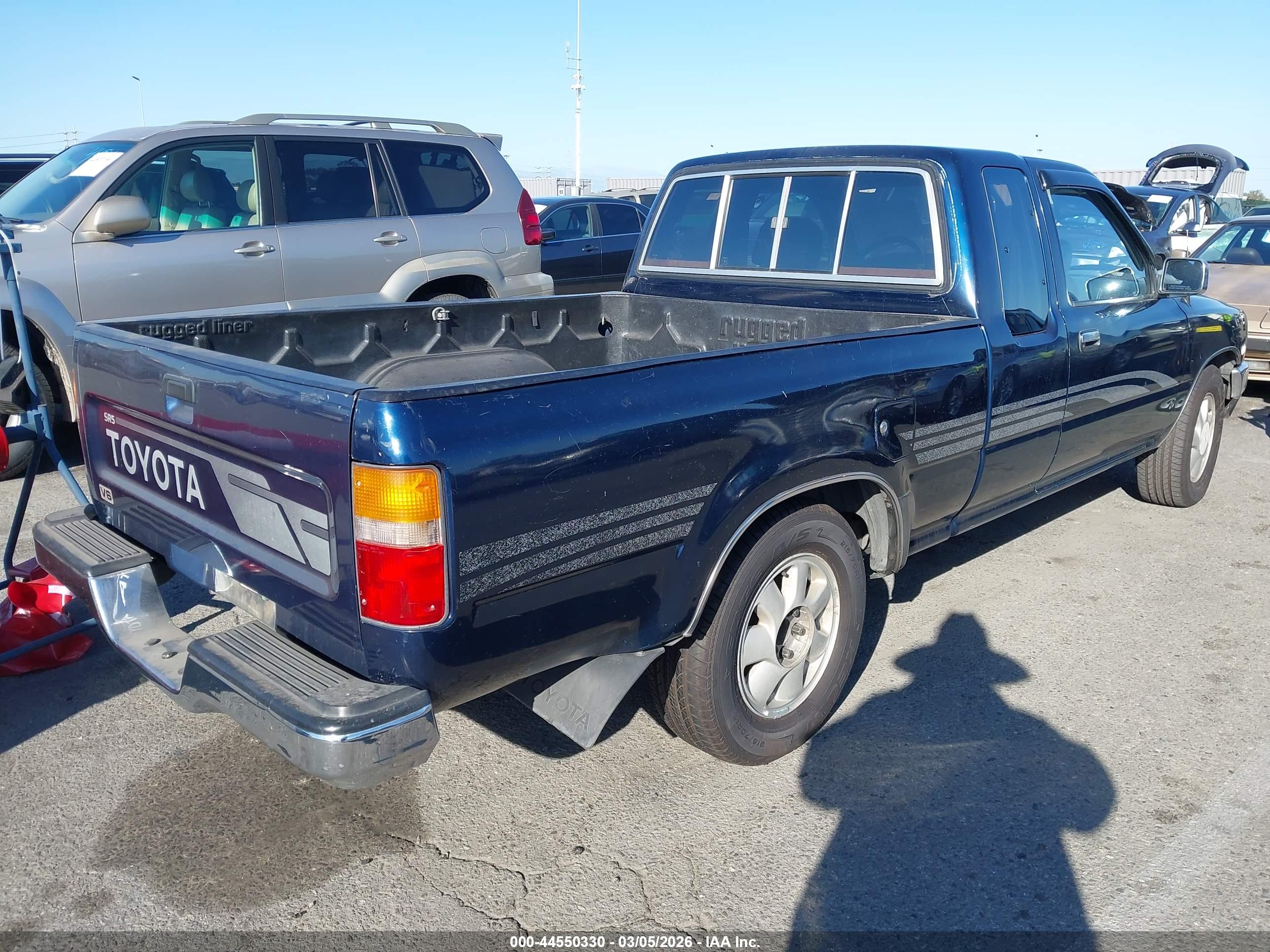TOYOTA PICKUP image 4