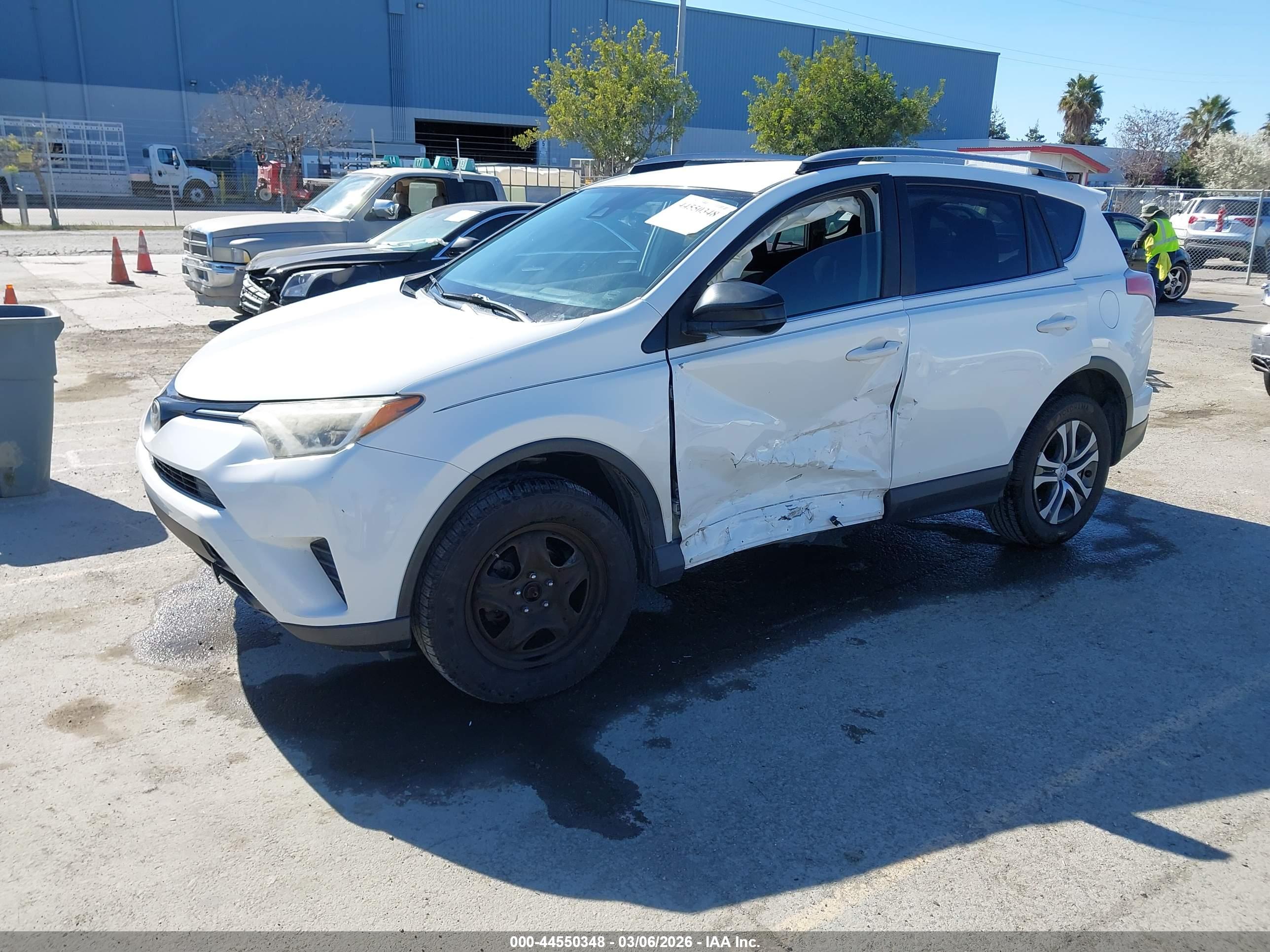TOYOTA RAV4 image 2