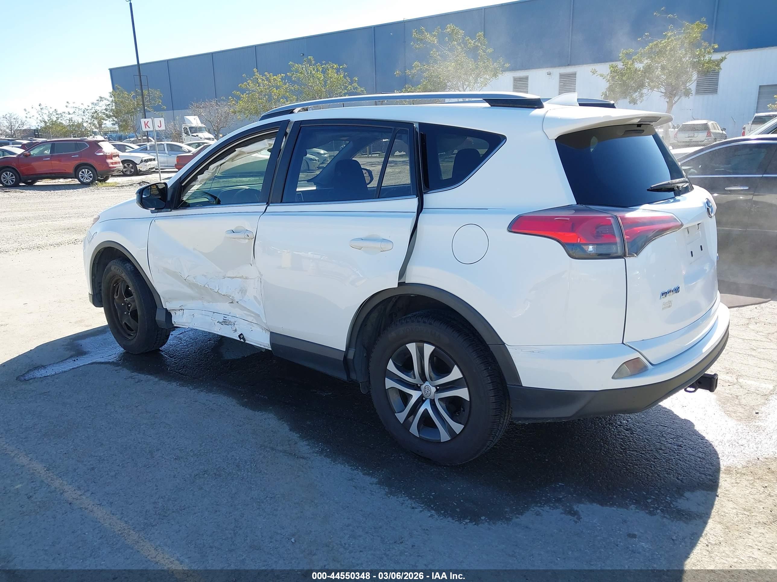 TOYOTA RAV4 image 3