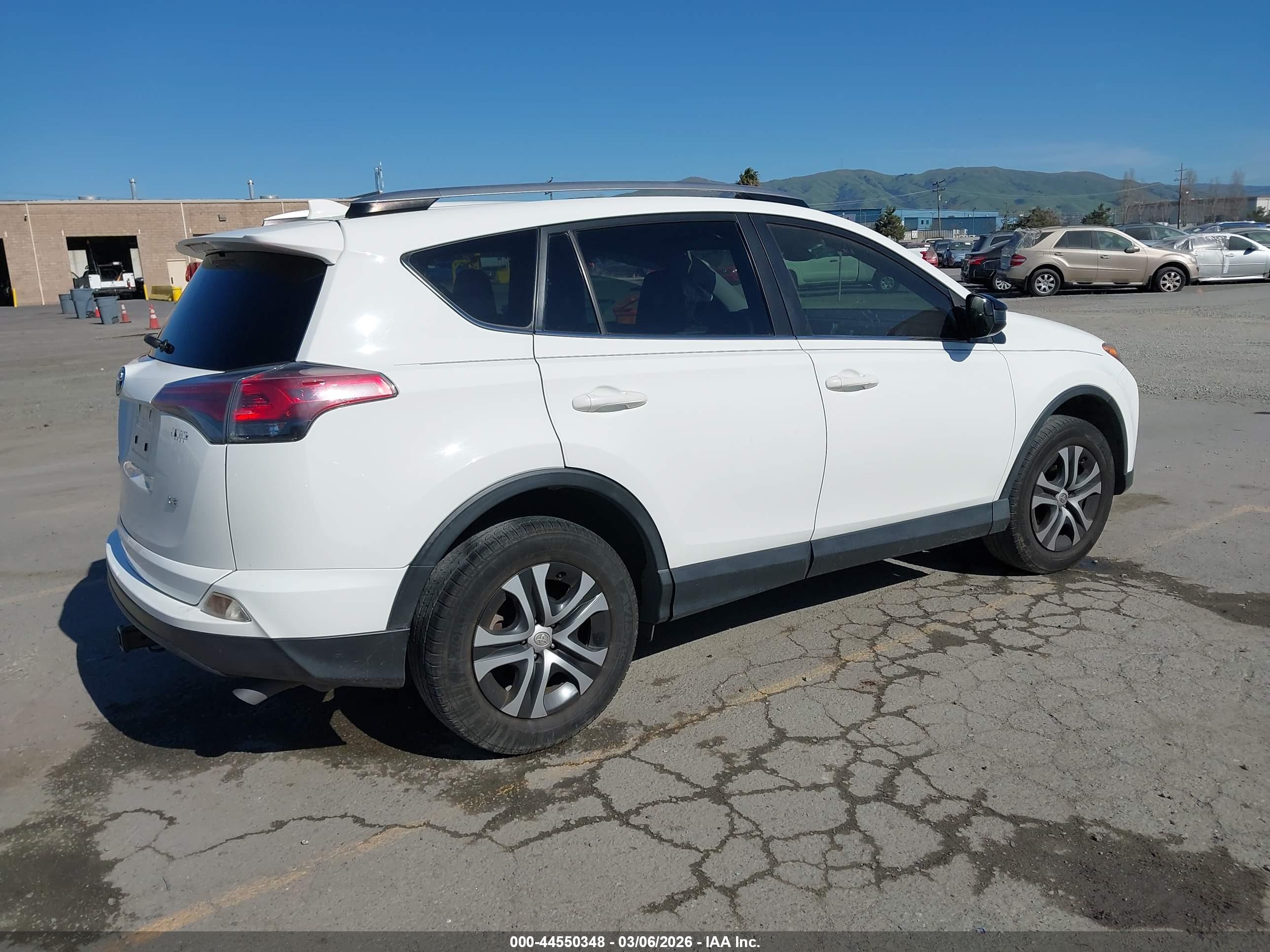 TOYOTA RAV4 image 4
