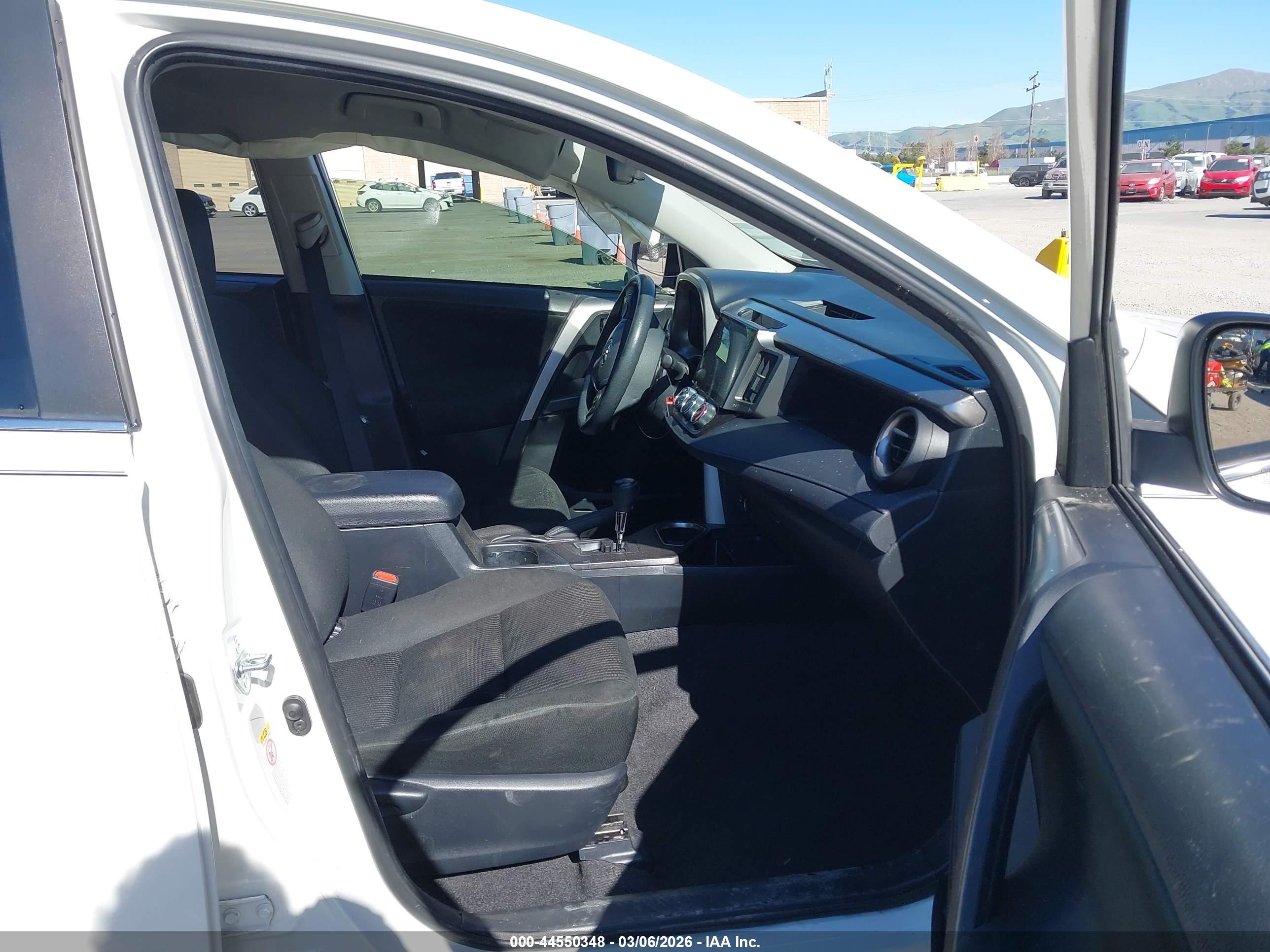 TOYOTA RAV4 image 5