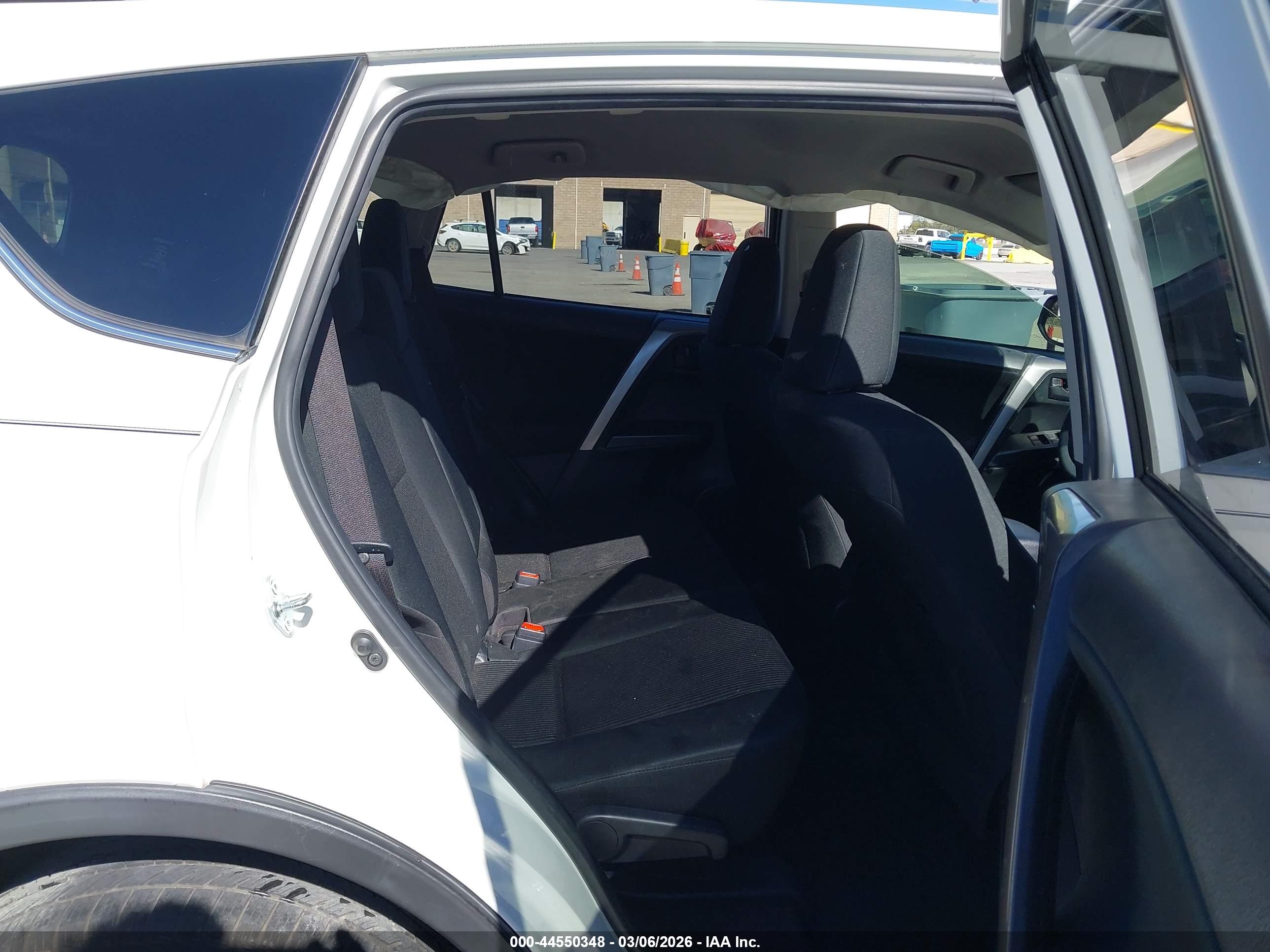 TOYOTA RAV4 image 8