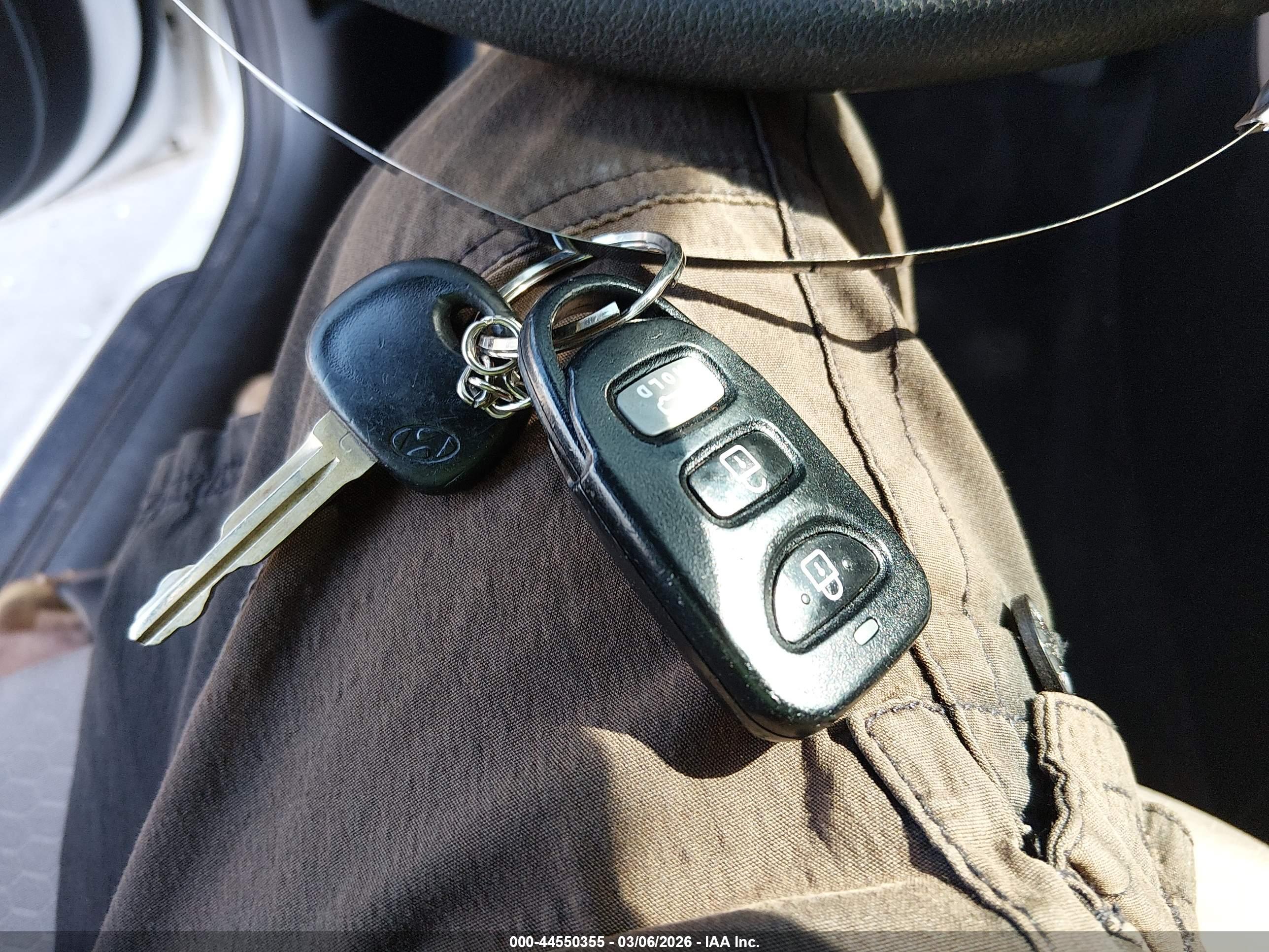 HYUNDAI ELANTRA image 11