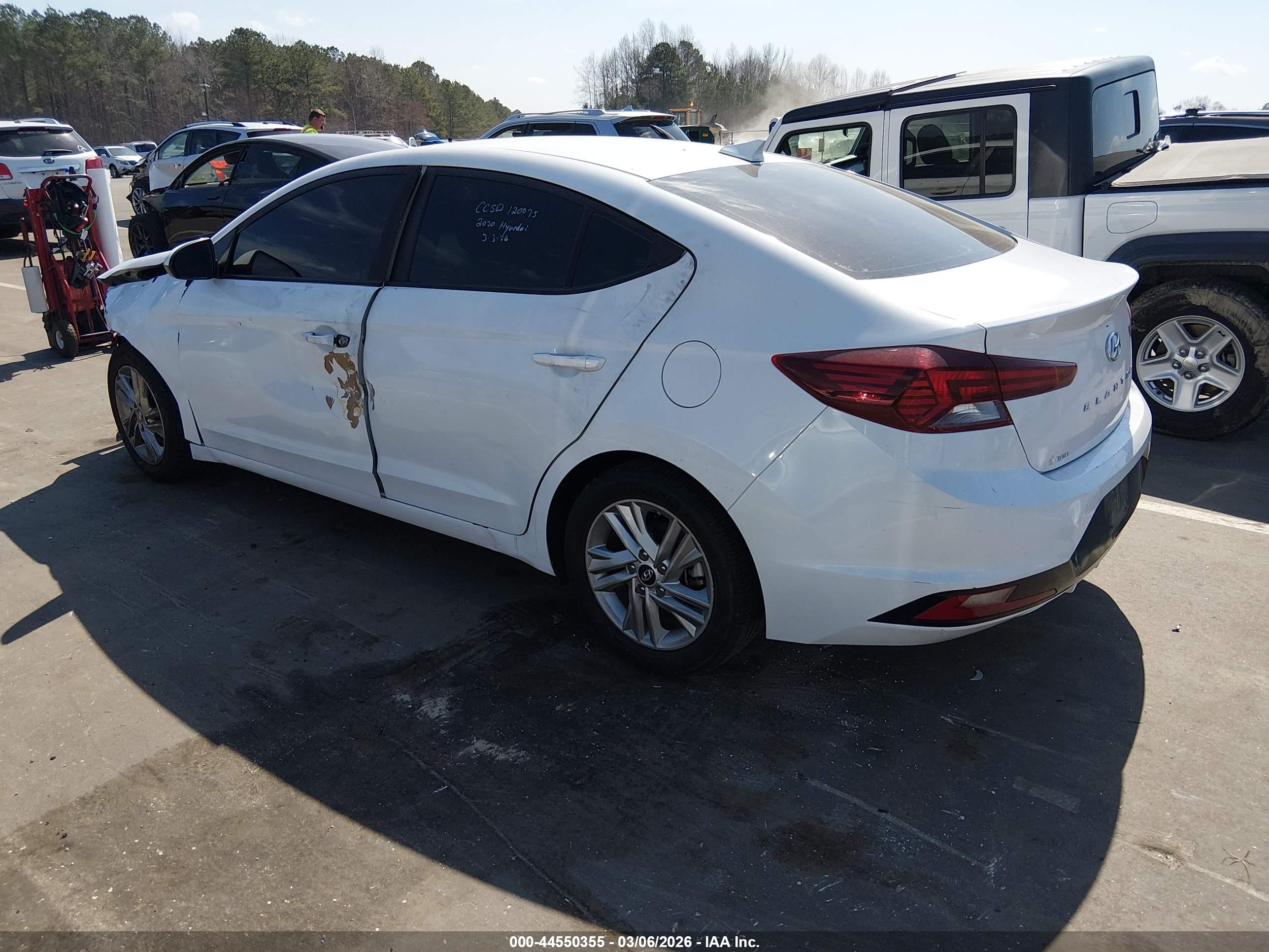HYUNDAI ELANTRA image 3