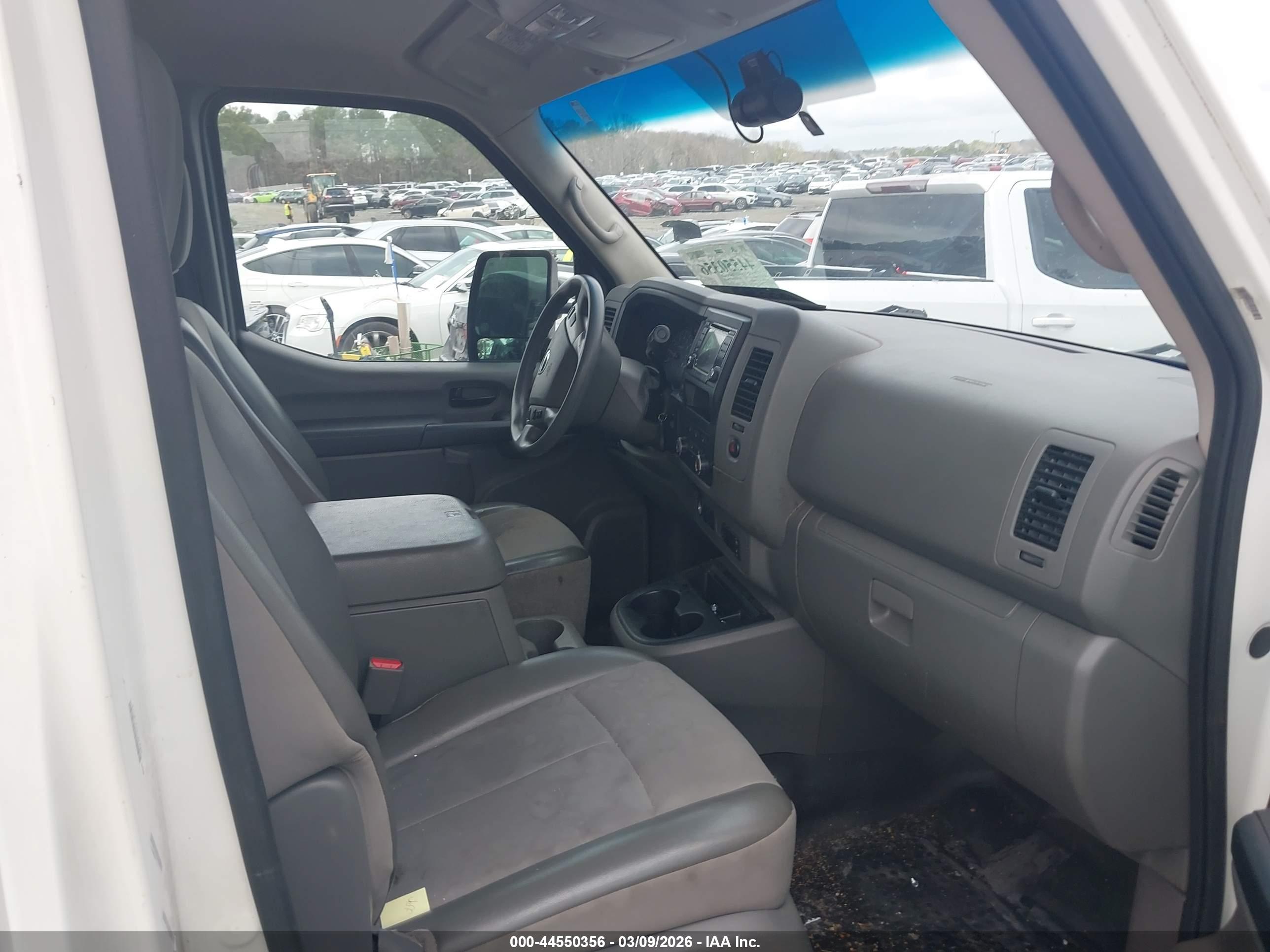NISSAN NV image 5