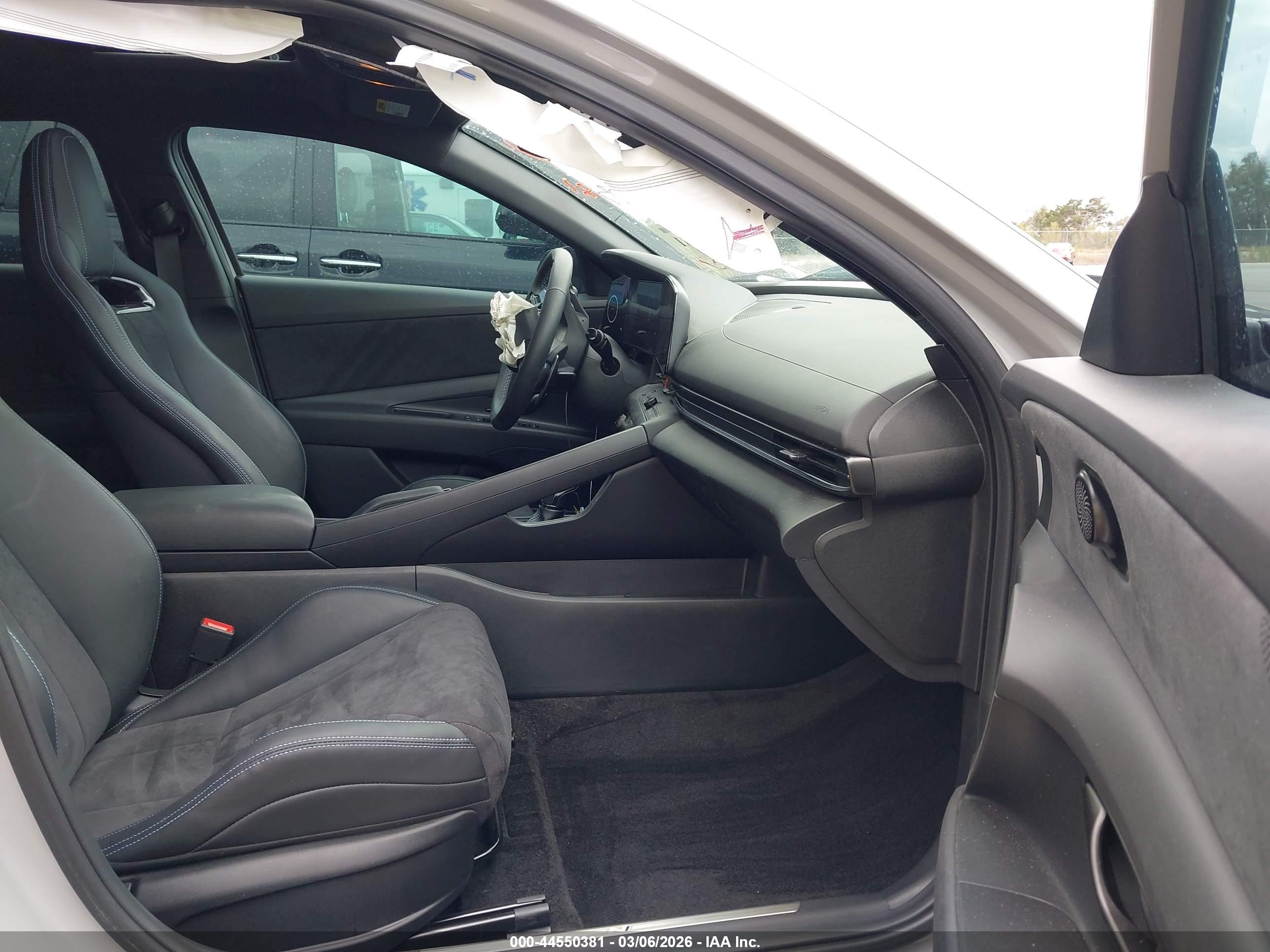 HYUNDAI ELANTRA image 5