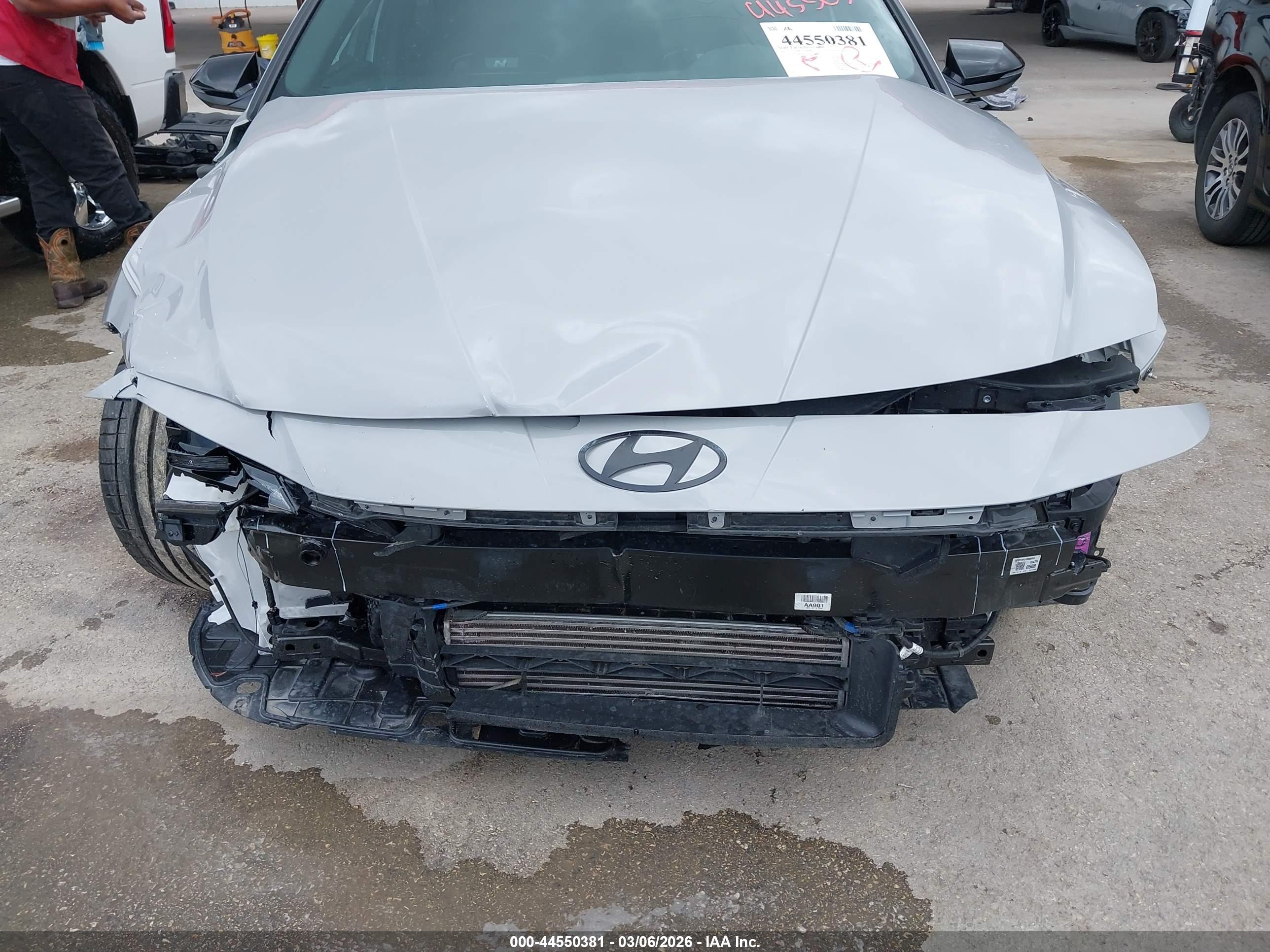 HYUNDAI ELANTRA image 6