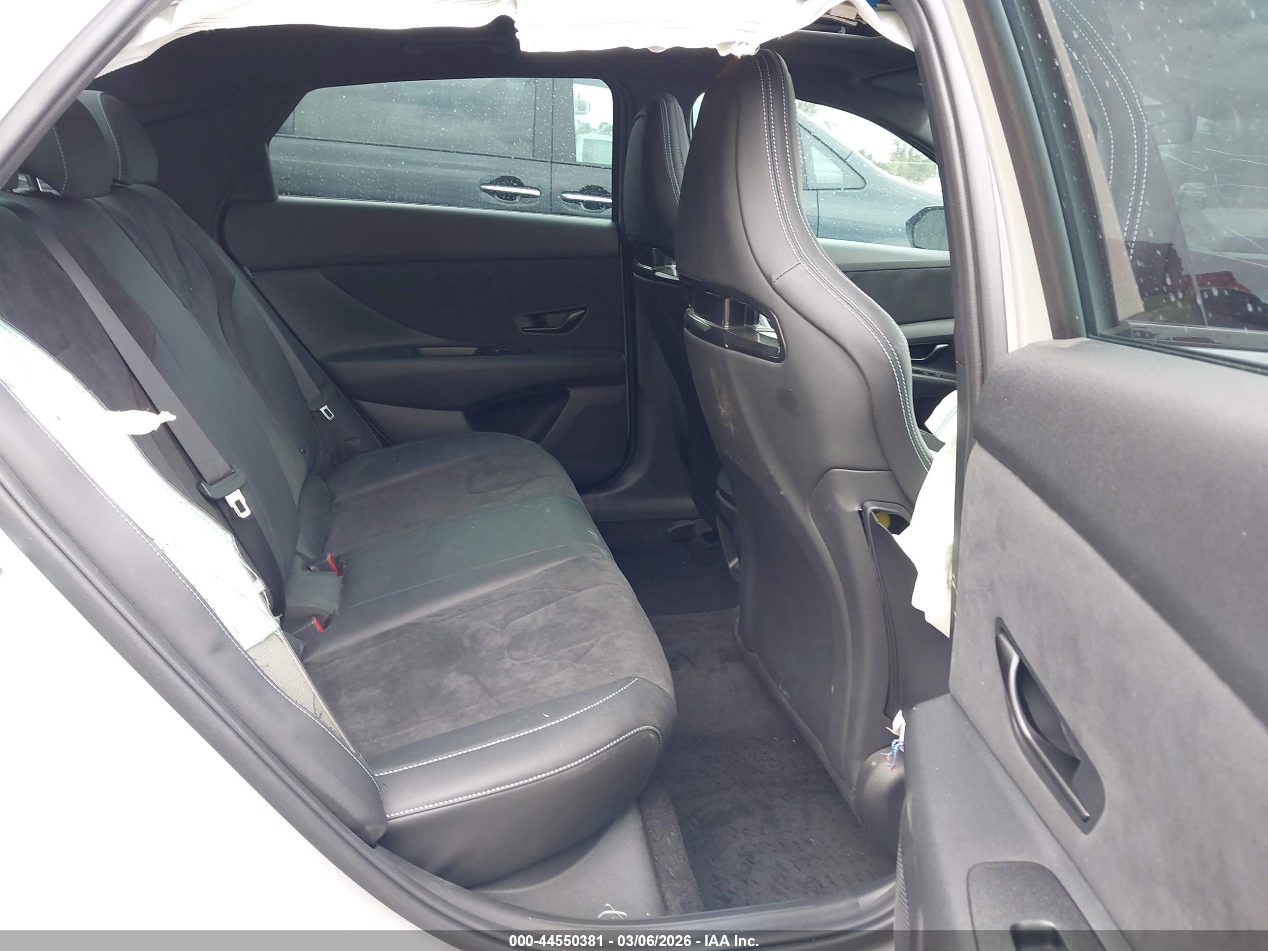 HYUNDAI ELANTRA image 8