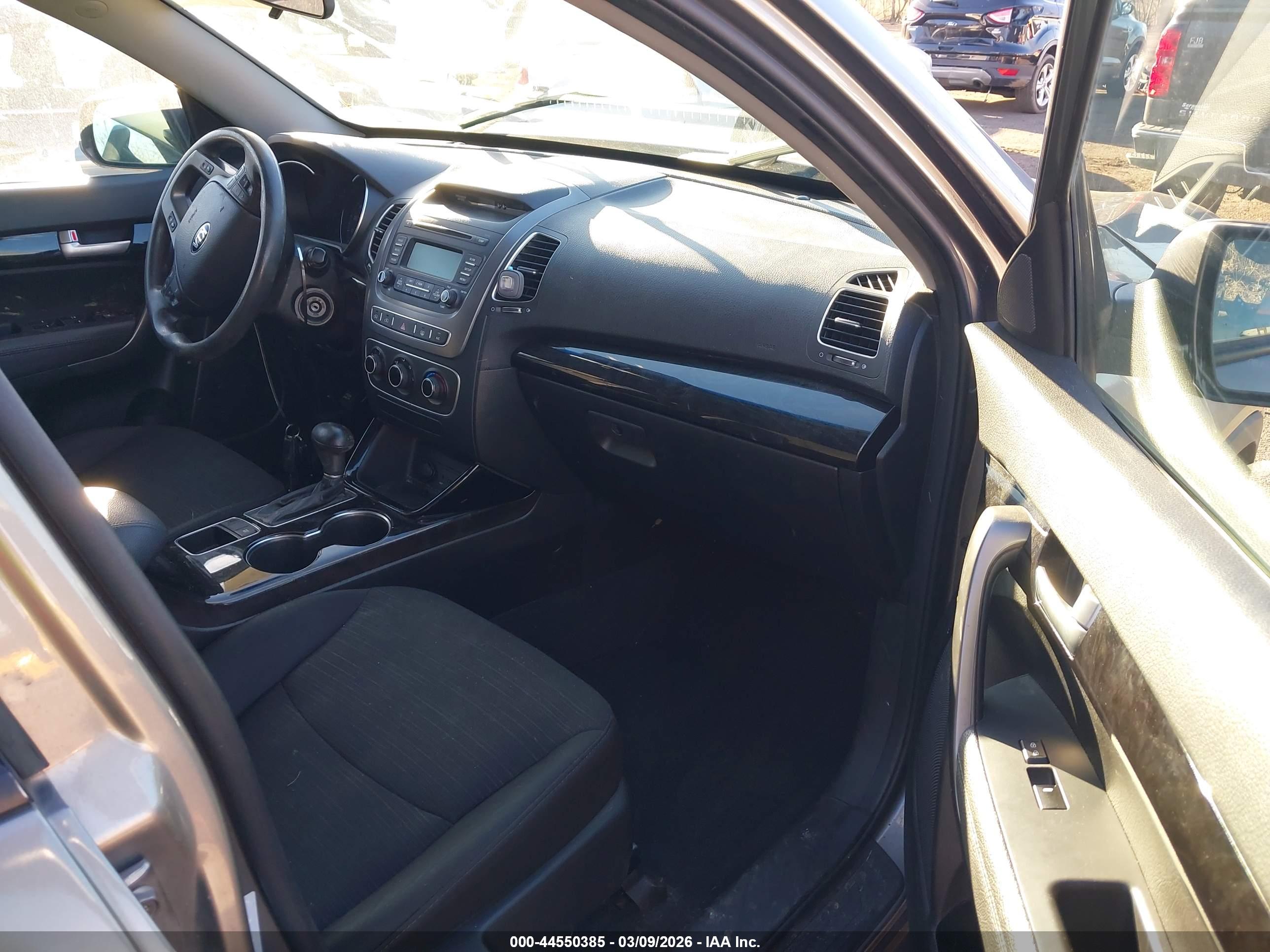KIA SORENTO image 5