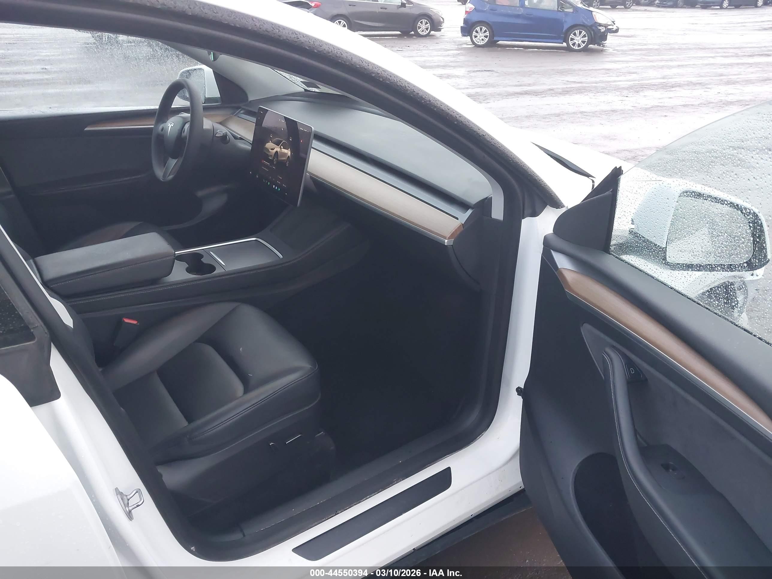TESLA MODEL image 5